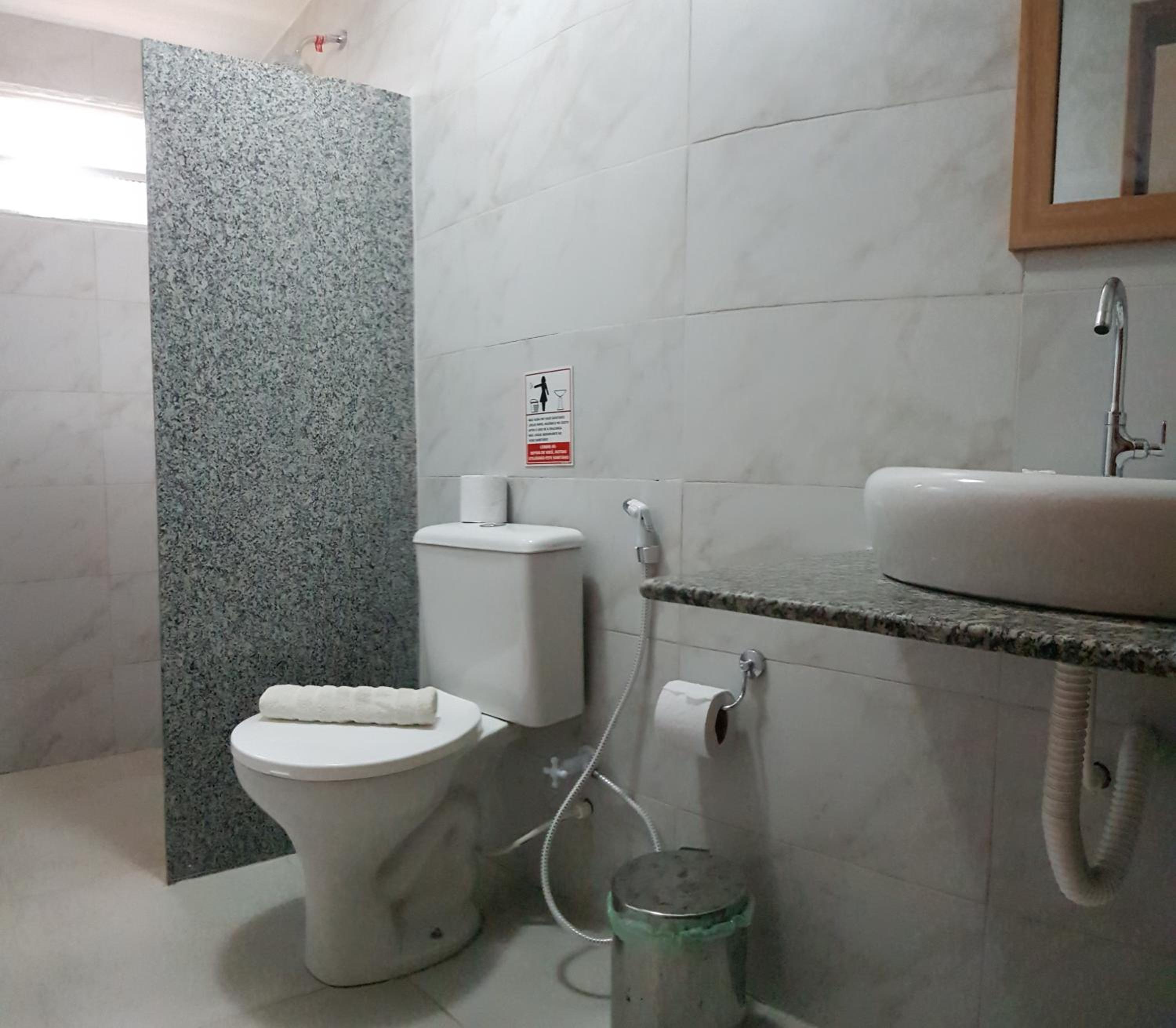 Standard Triple Room - Photo 8