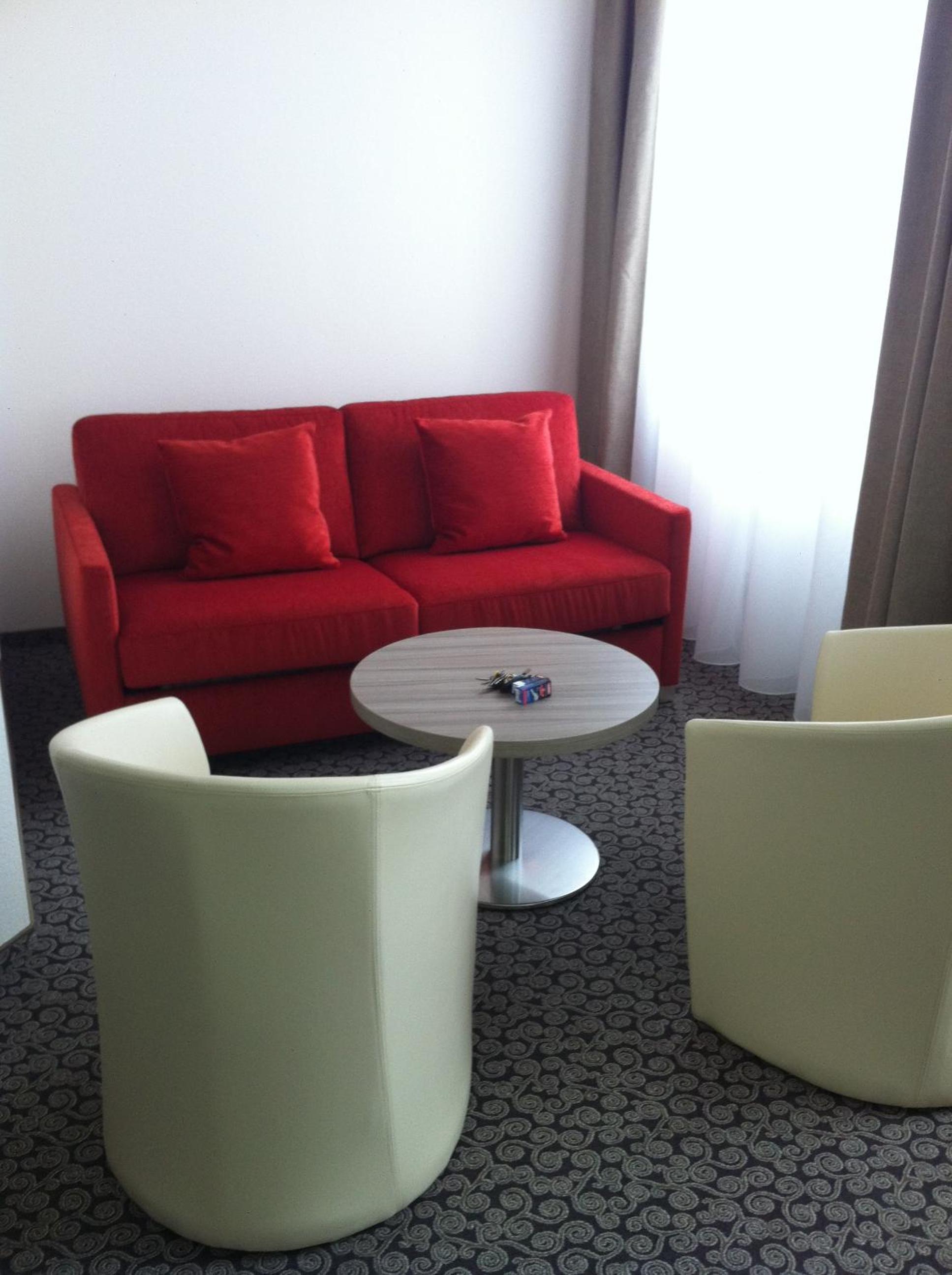 Suite - Photo 5