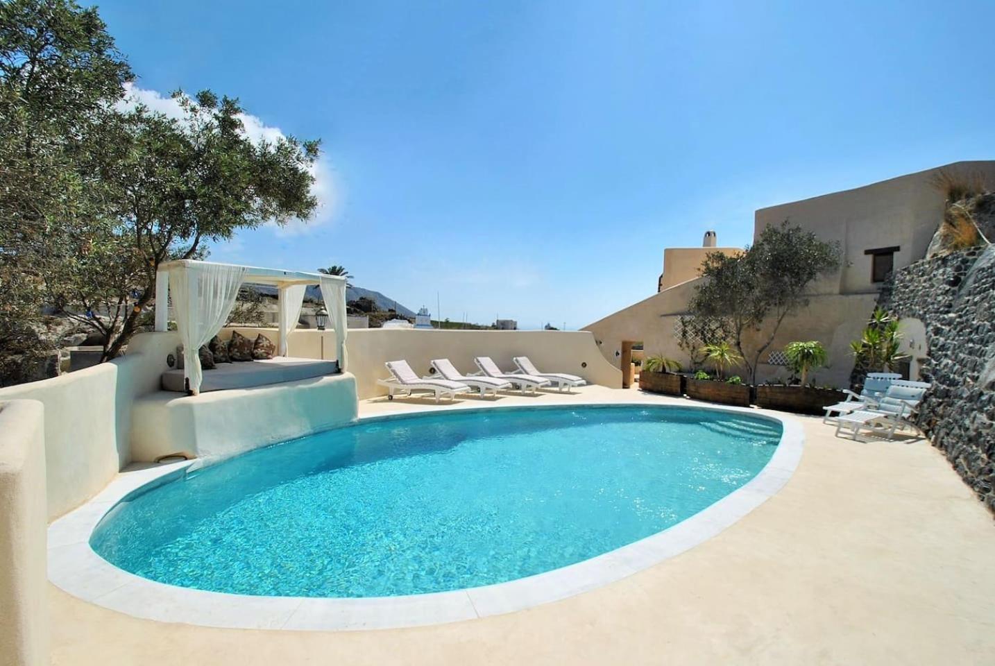 Villa photo 1