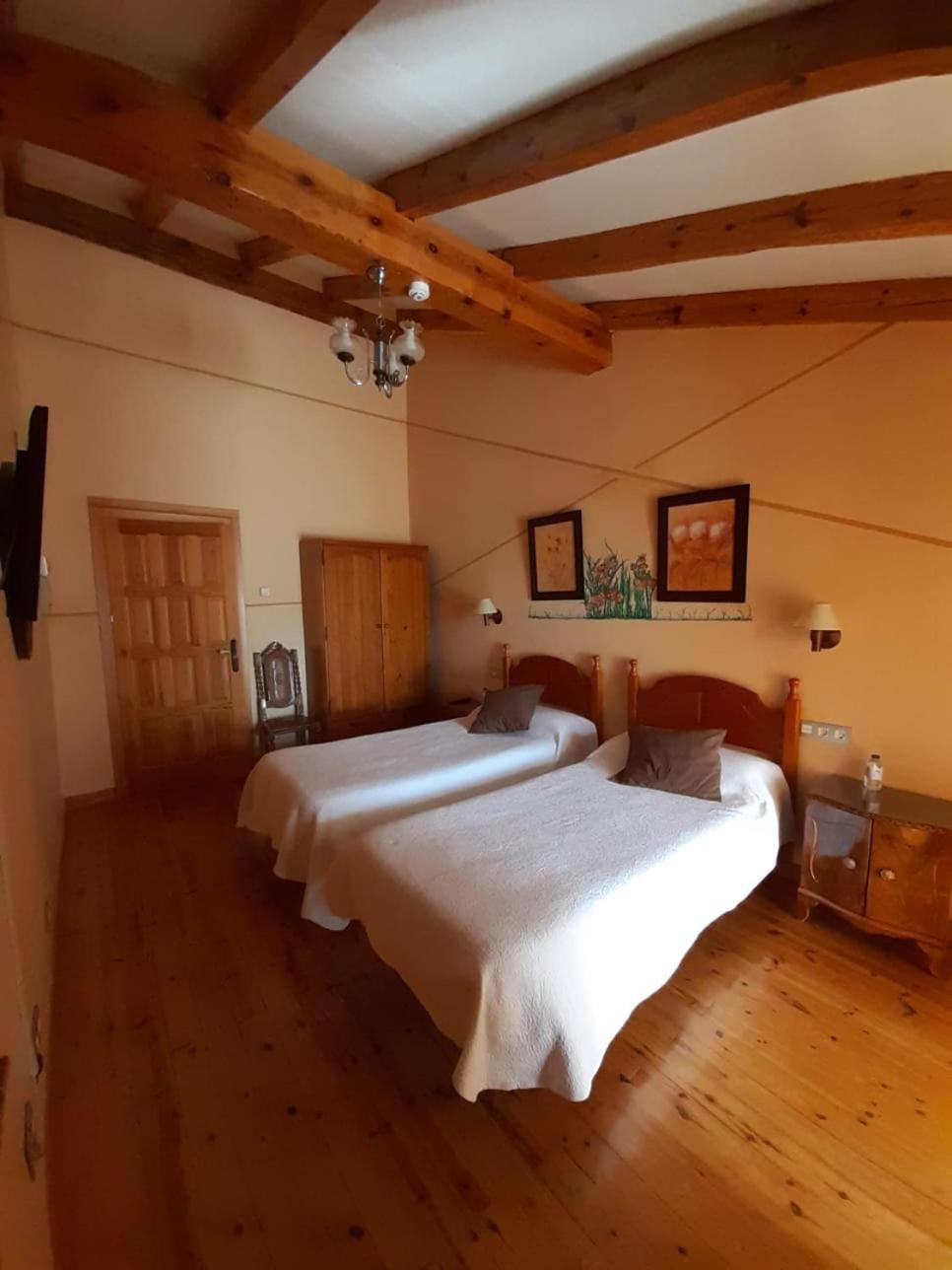 Double or Twin Room - Photo 2