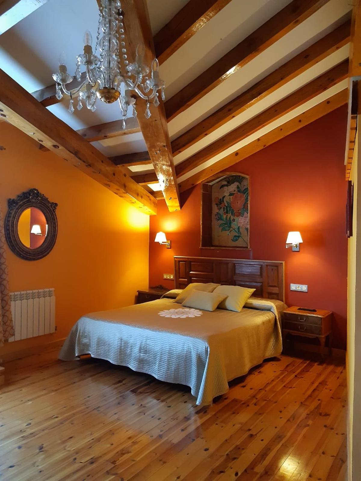 Double or Twin Room - Photo 3