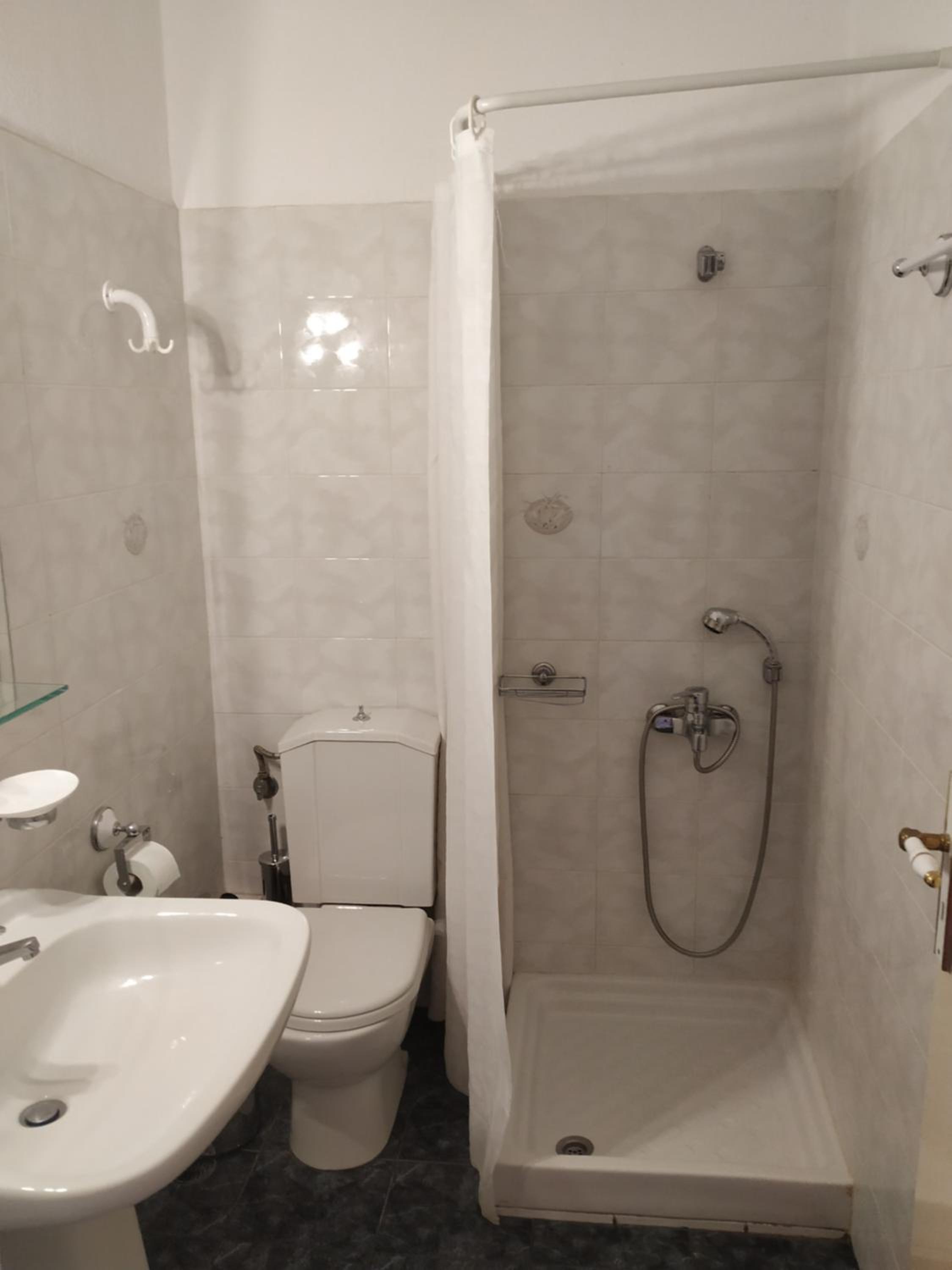 Double or Twin Room - Photo 8