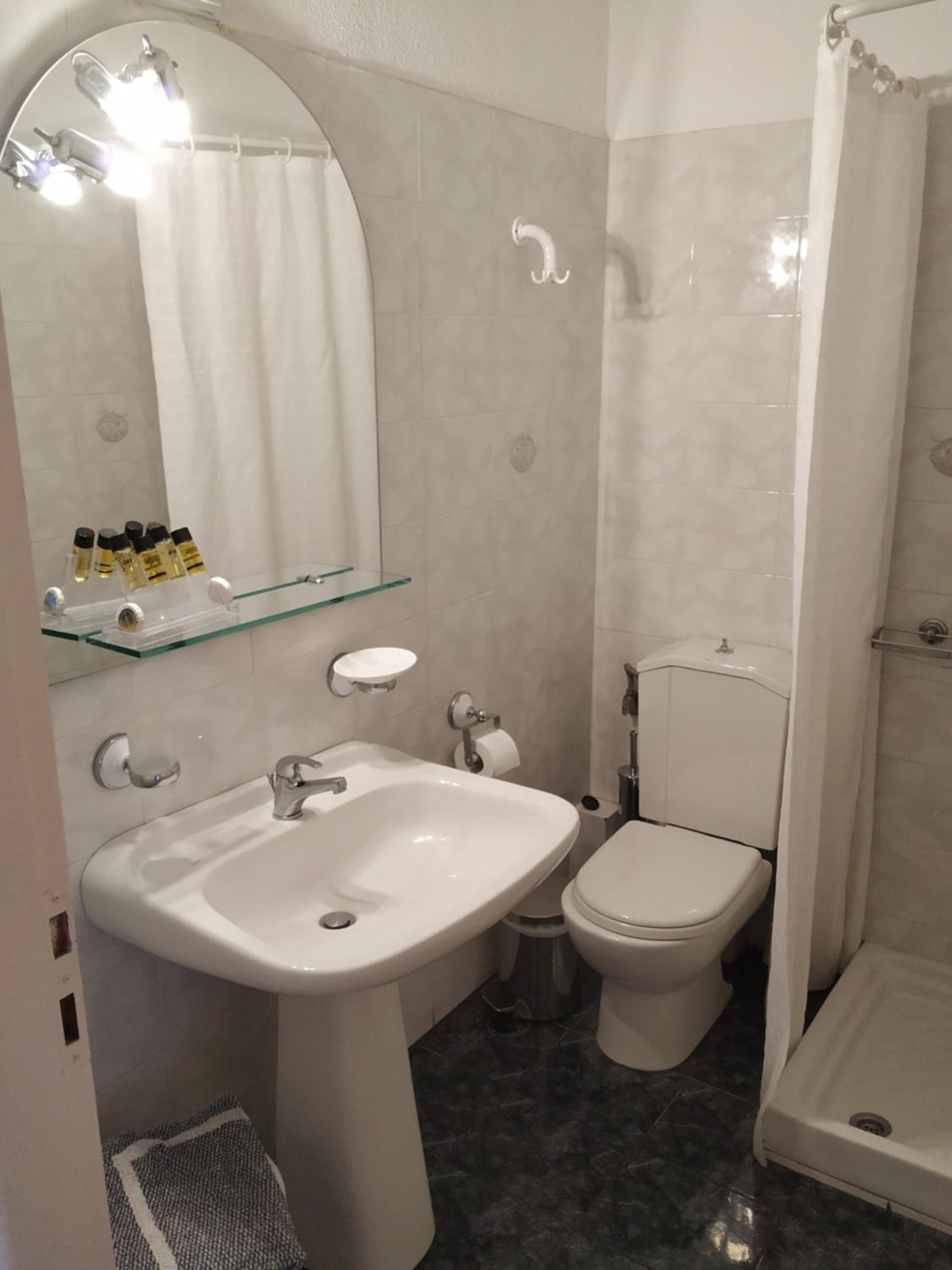 Triple Room - Photo 6
