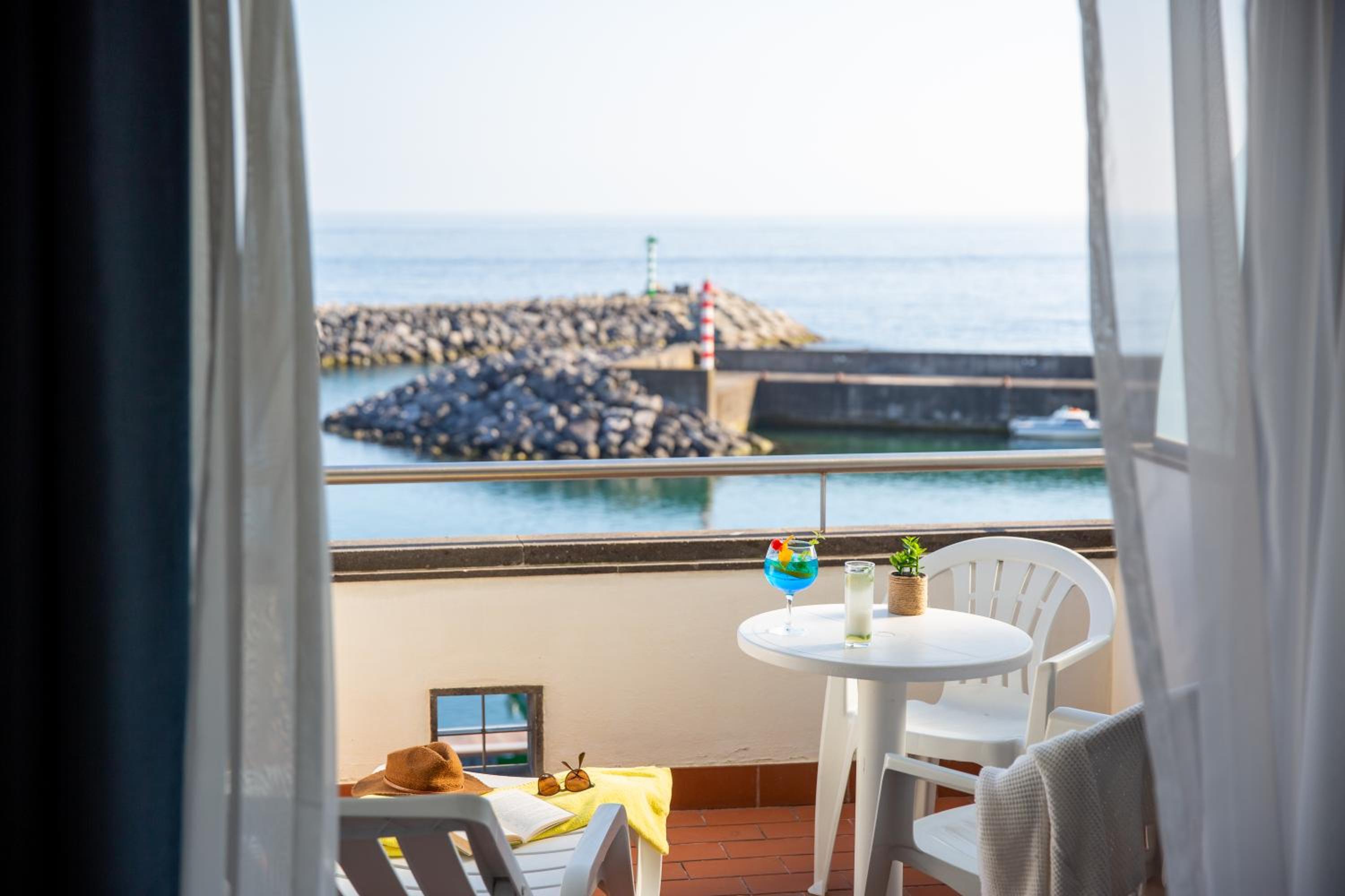 Twin Room with Sea View - Photo 5