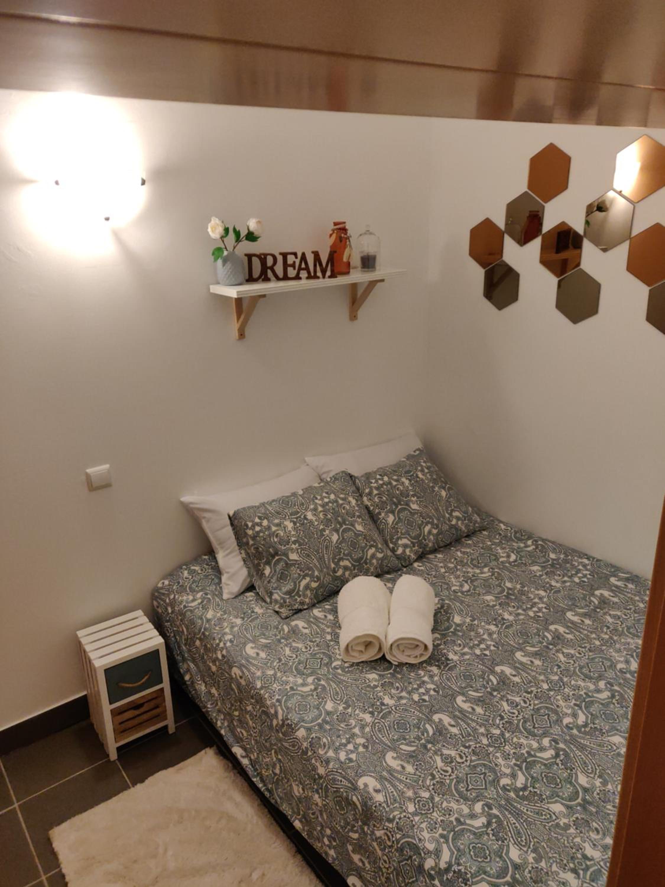 One-Bedroom House photo 1