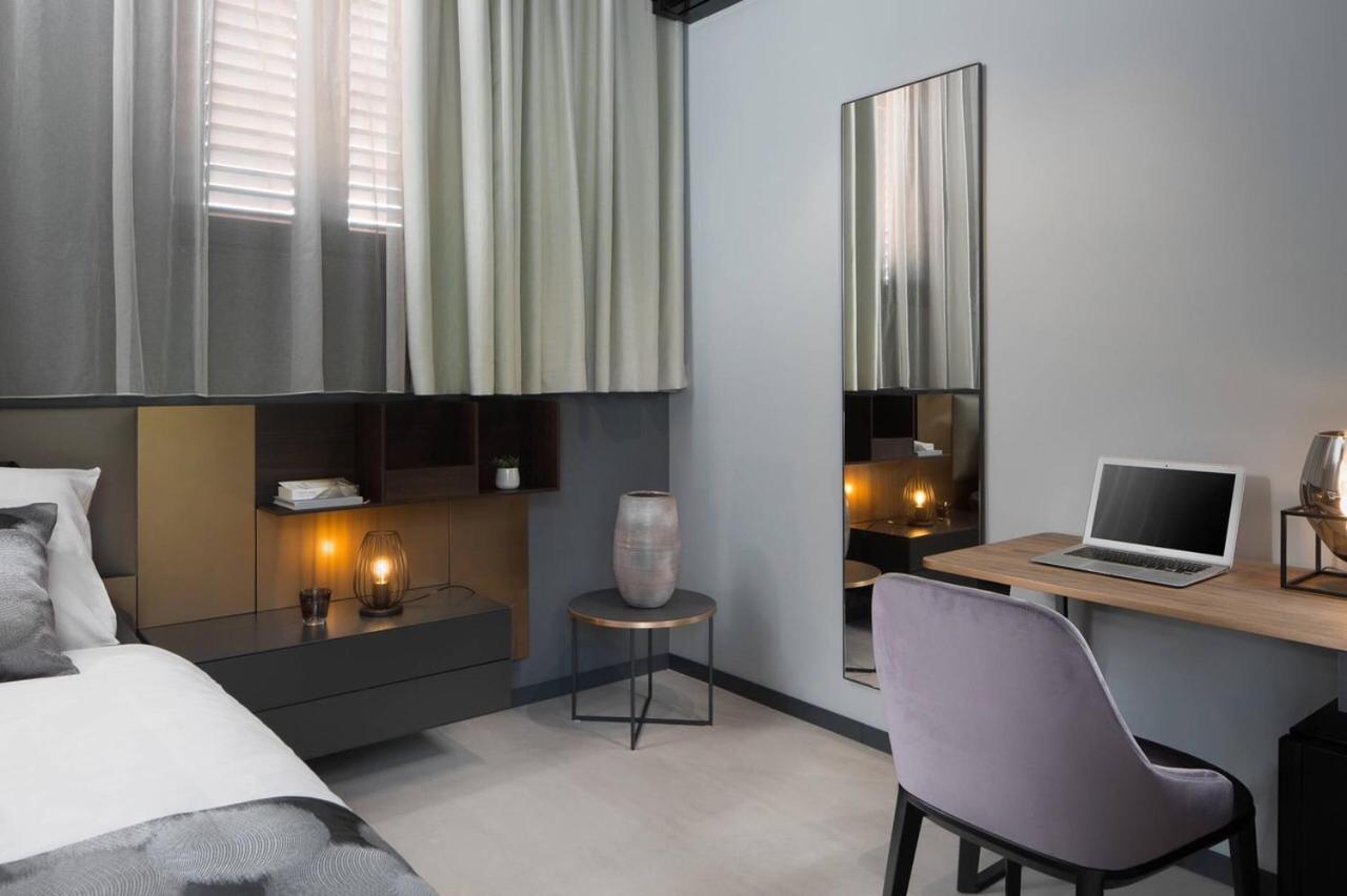 Deluxe King Suite - Photo 2