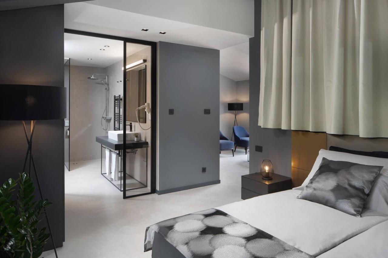 Deluxe King Suite - Photo 6