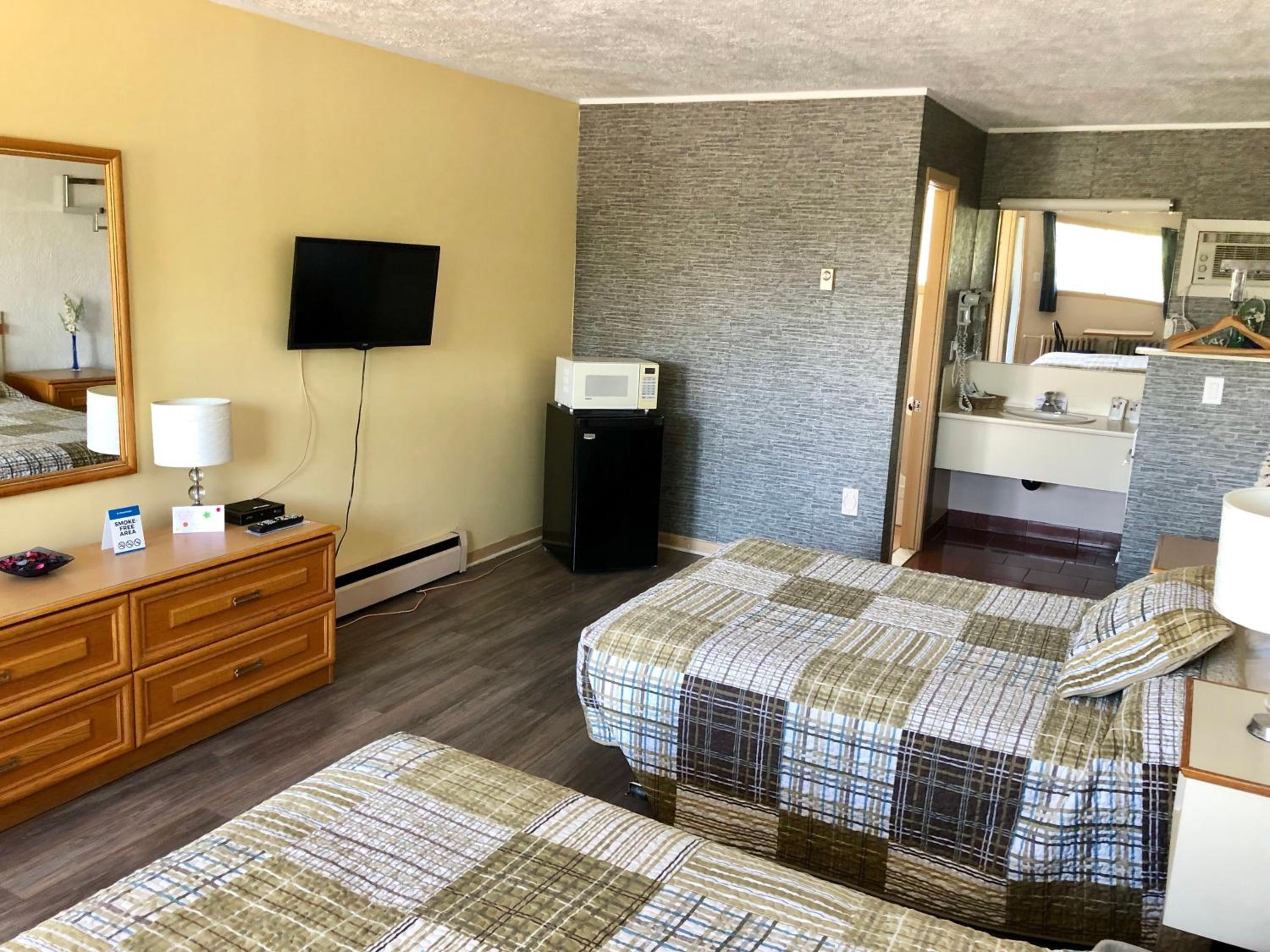 Double Room with Two Double Beds photo 2