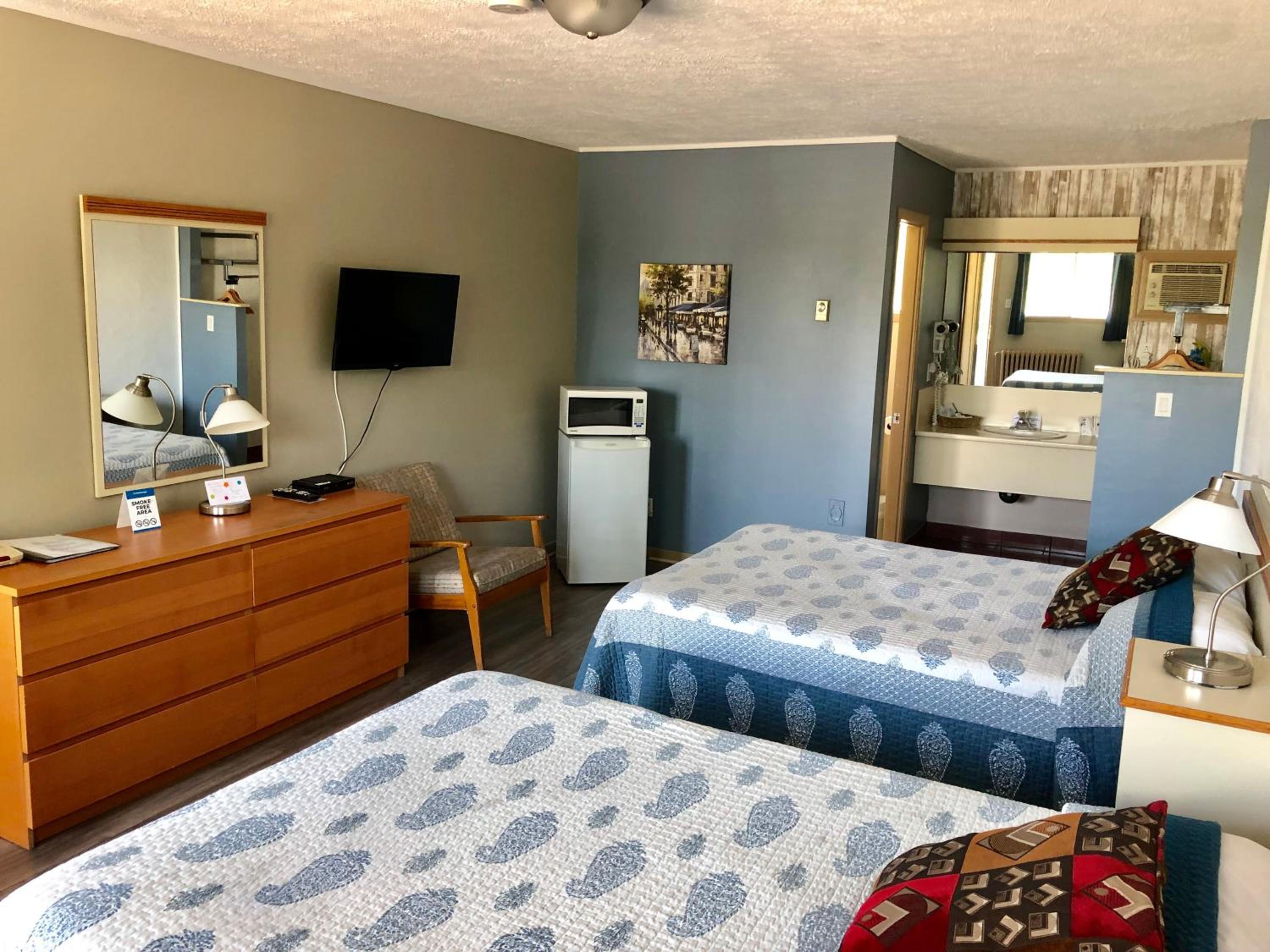 Double Room with Two Double Beds photo 3
