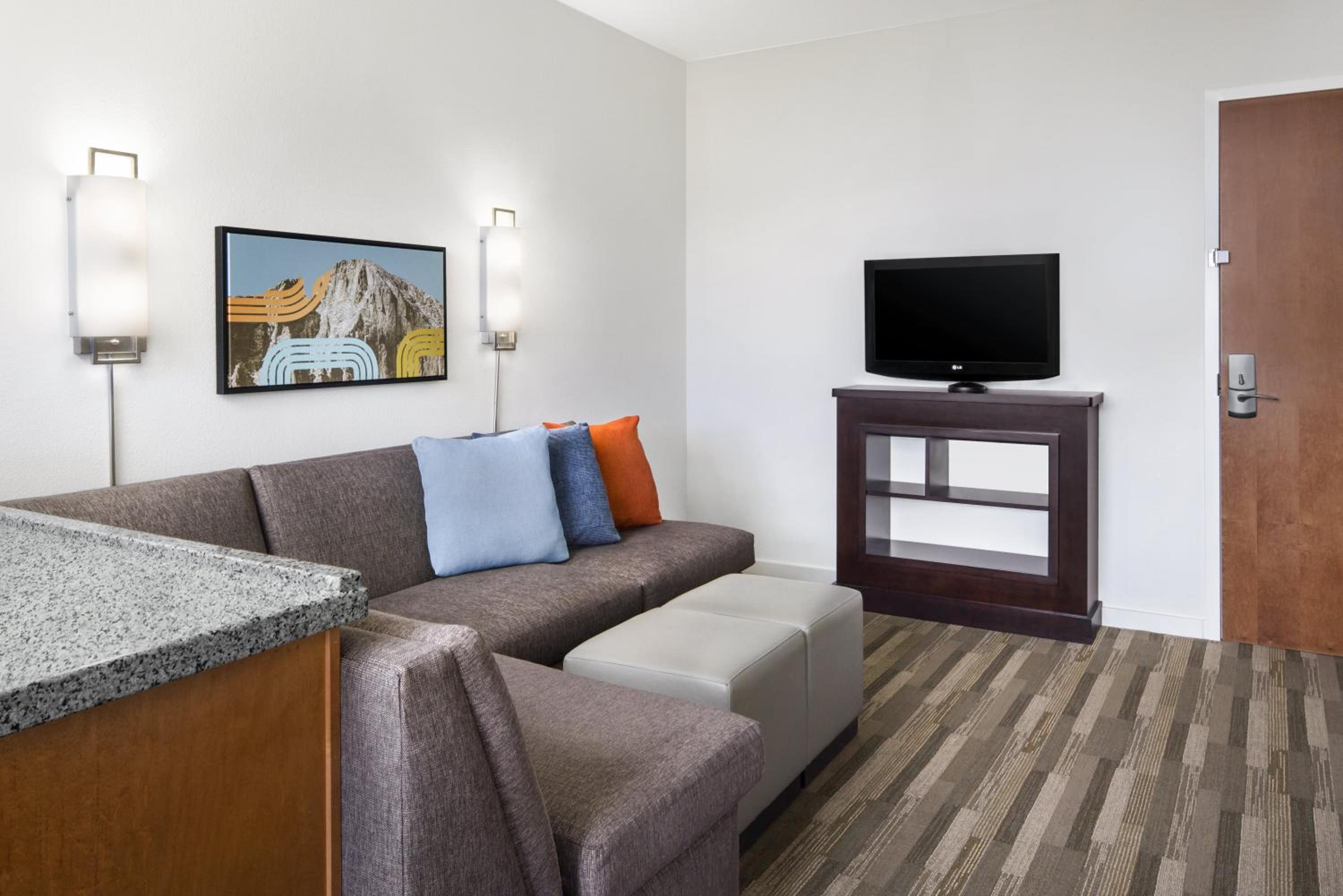 One-Bedroom King Suite - Photo 12