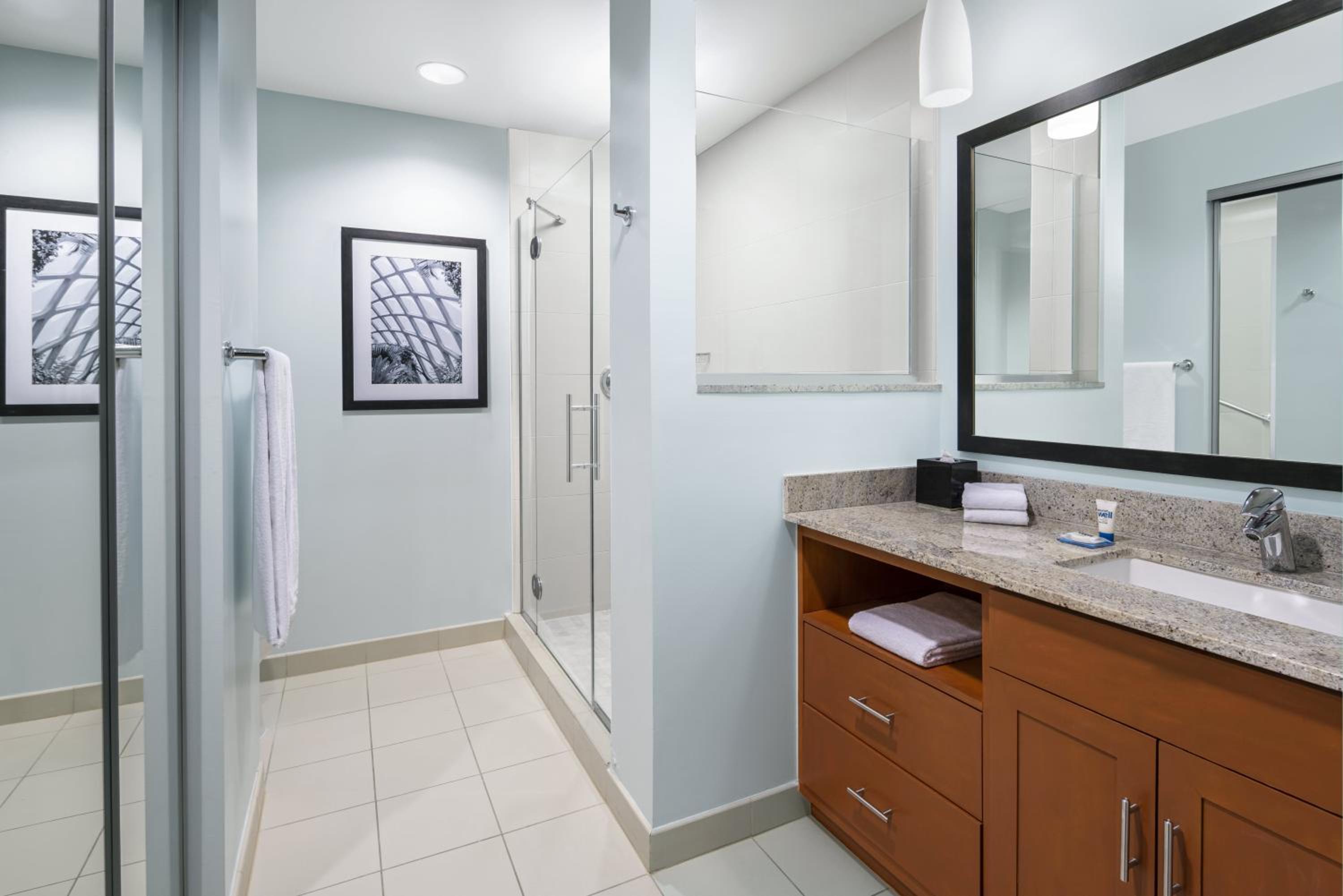 One-Bedroom King Suite - Photo 9