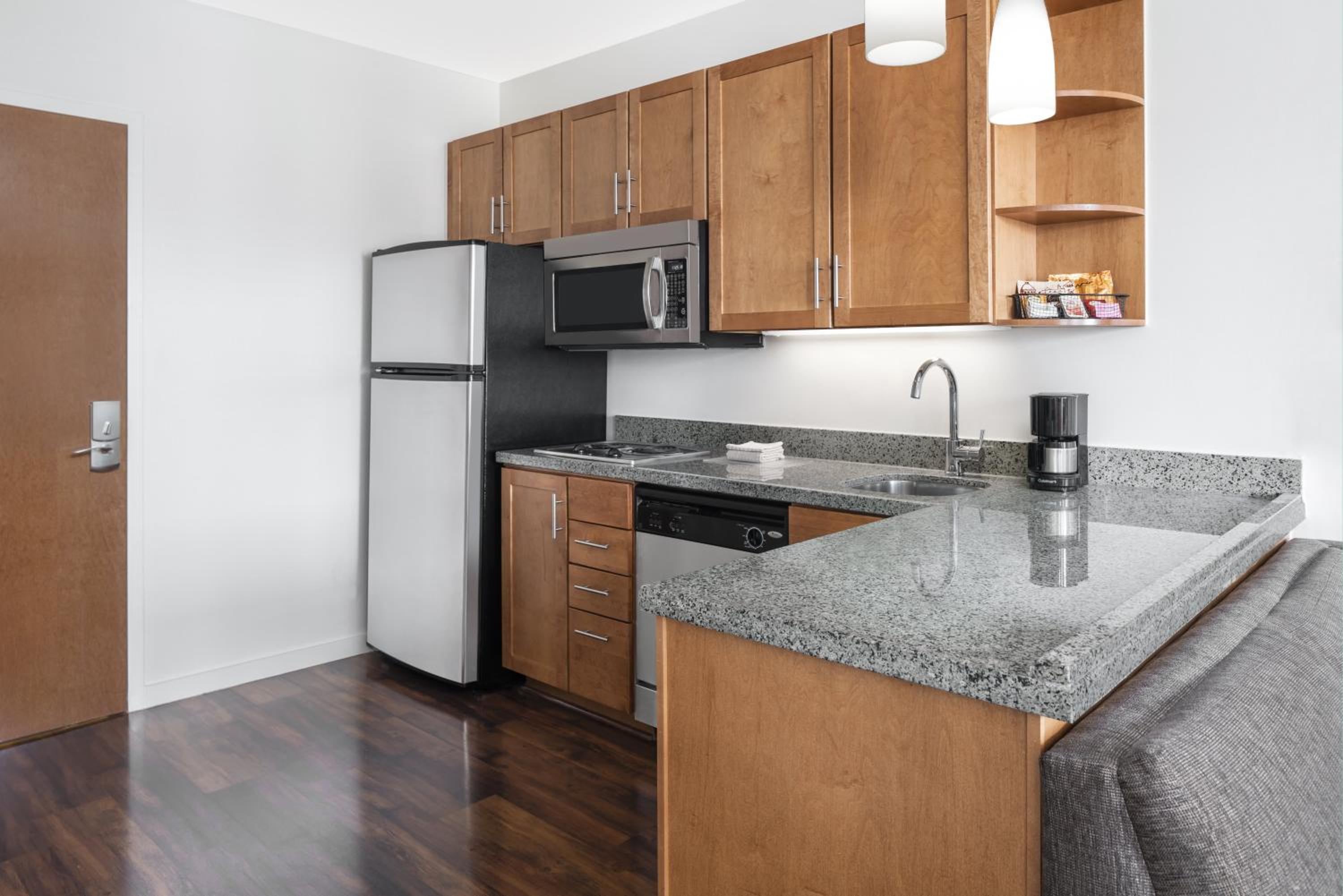 King Studio Suite - Photo 12
