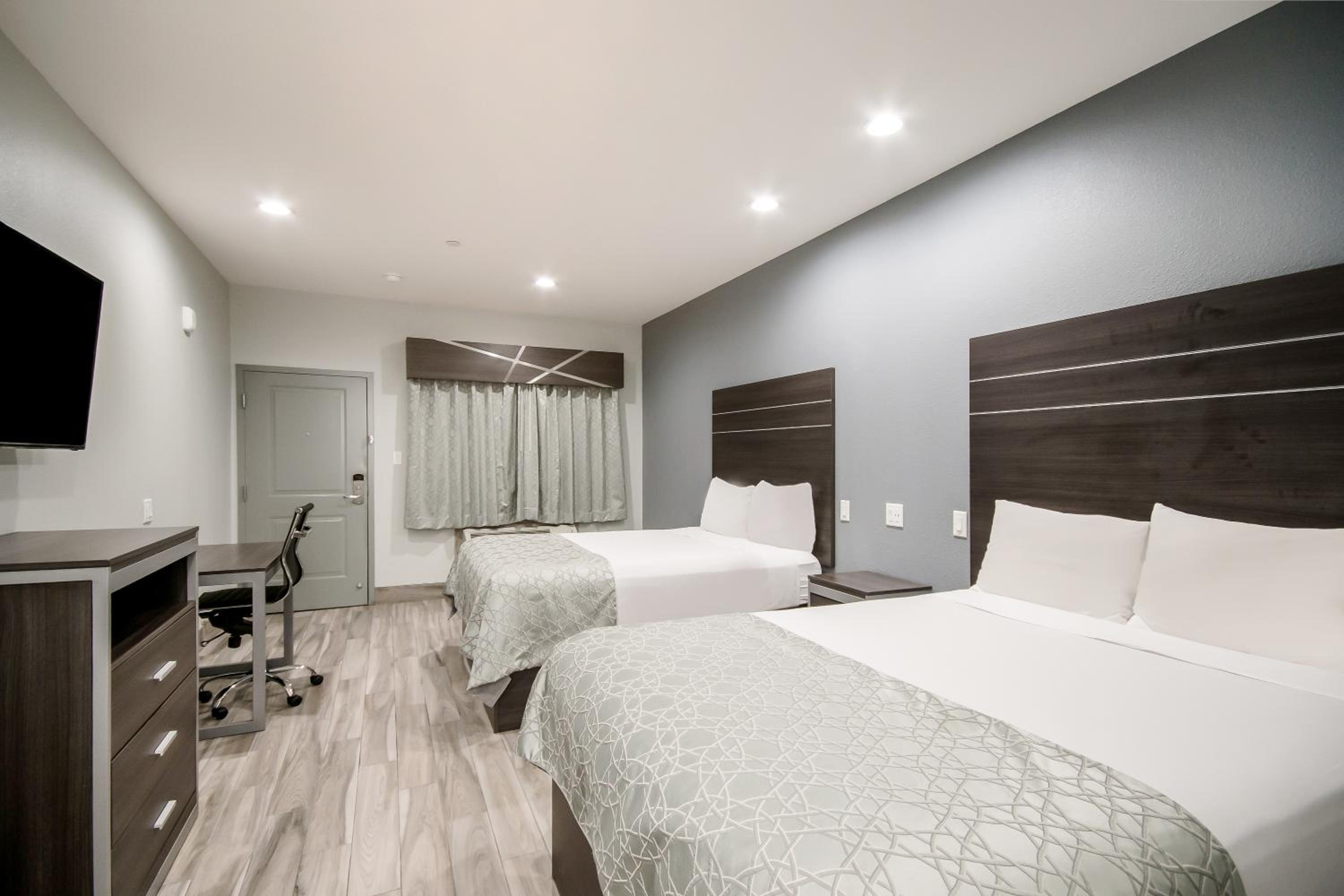 2 Queen Beds  - Photo 5
