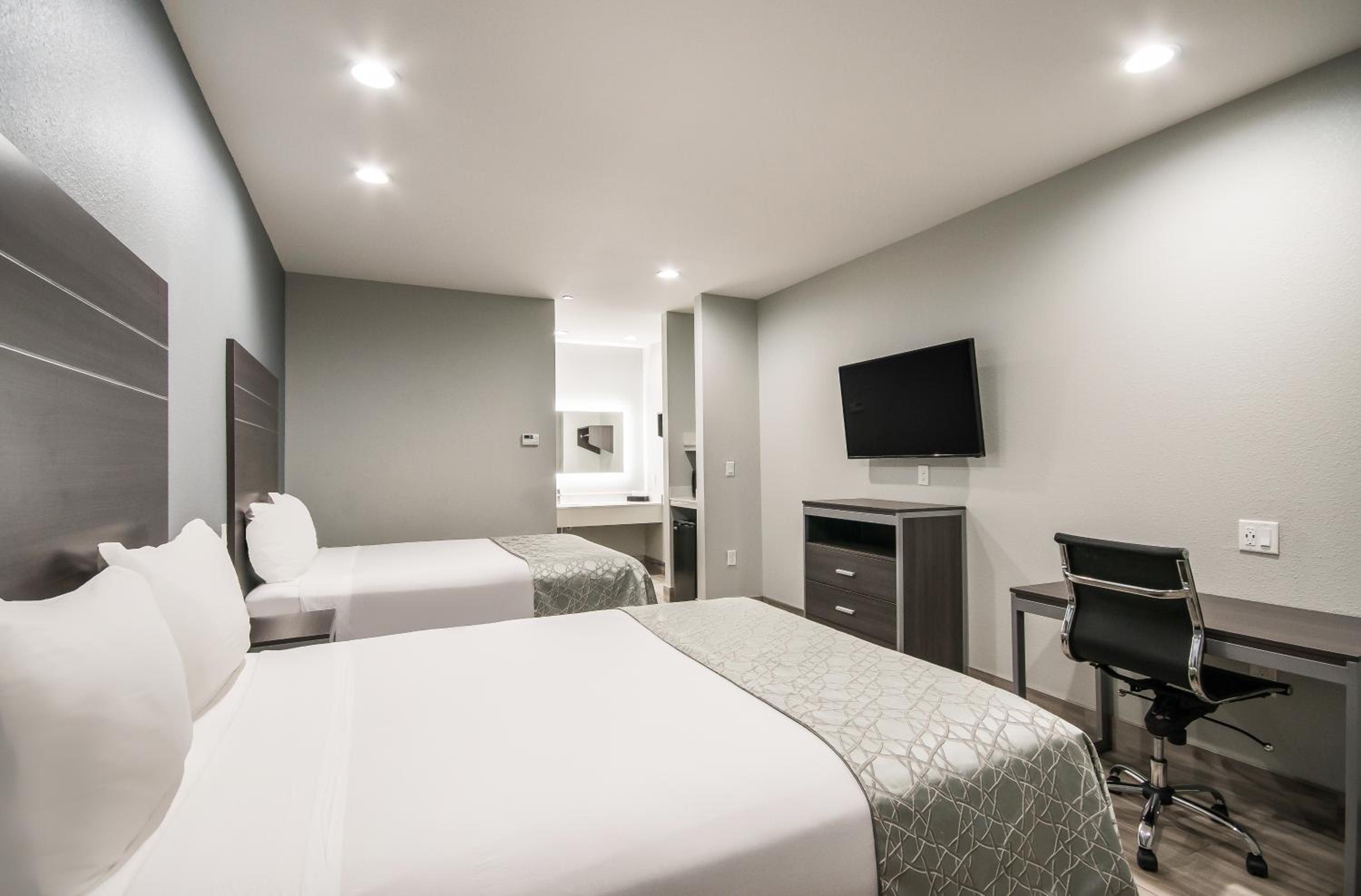 2 Queen Beds  - Photo 3