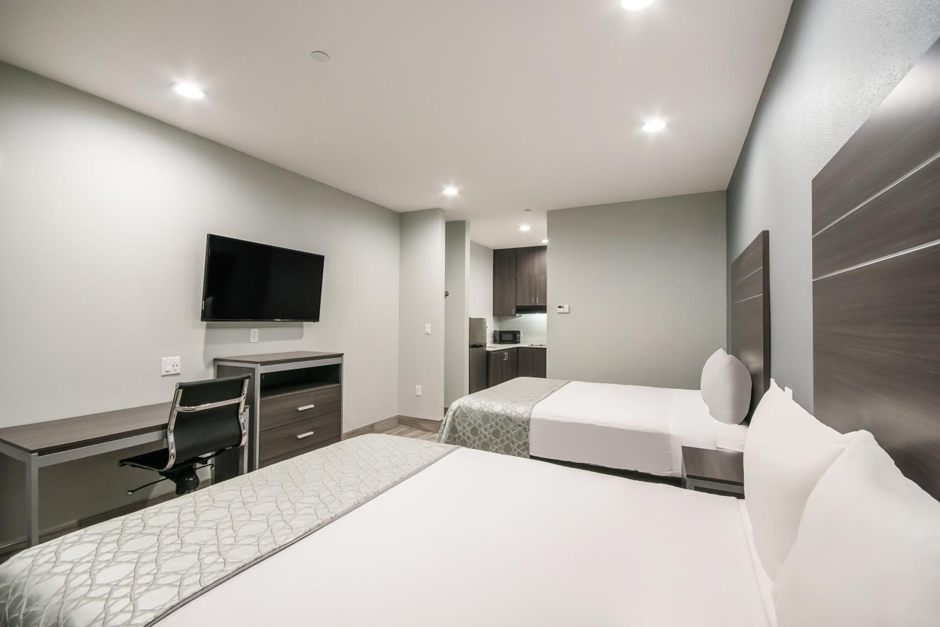 2 Queen Beds  - Photo 1