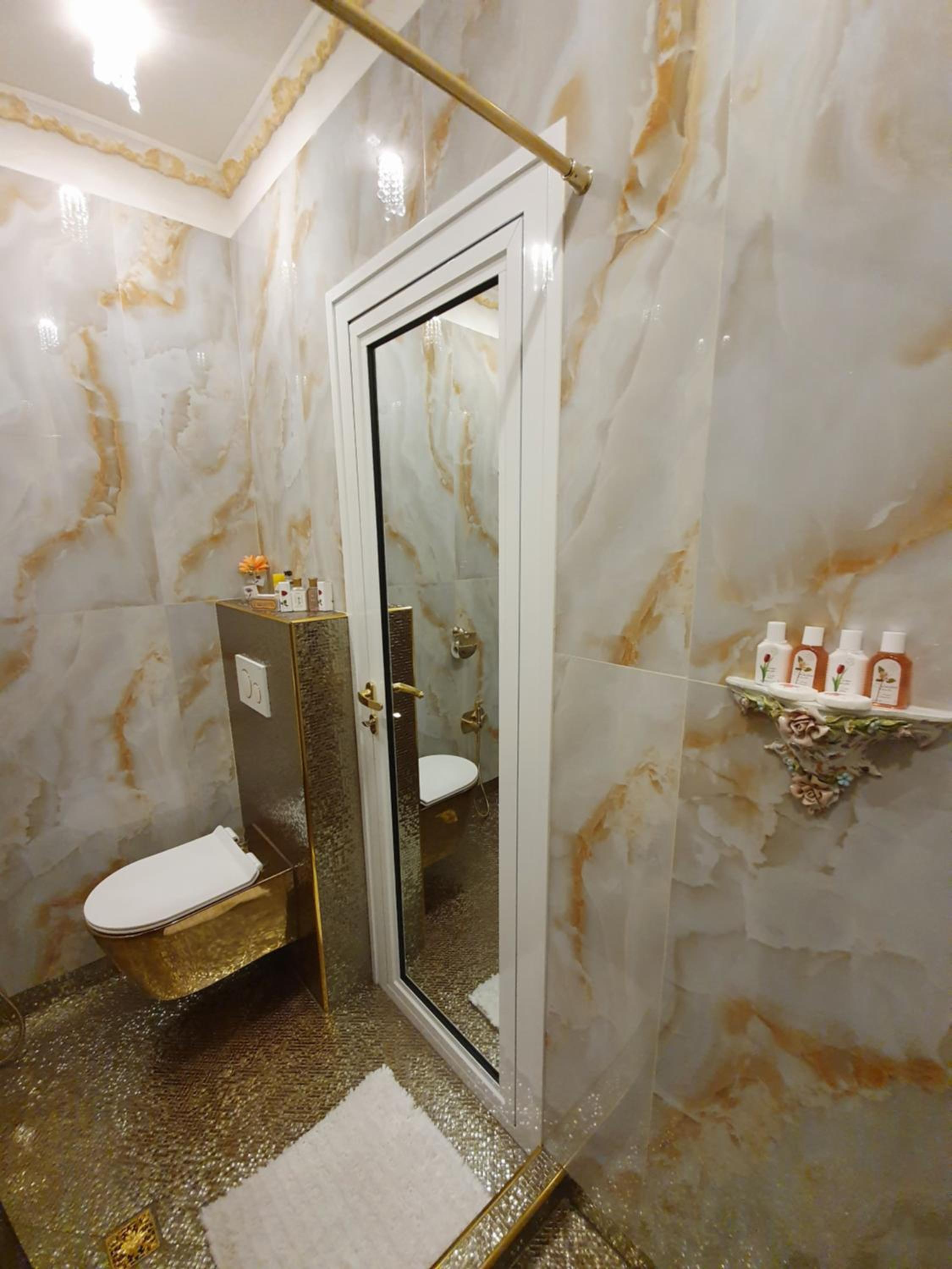 Deluxe Double Room with Balcony - Photo 31