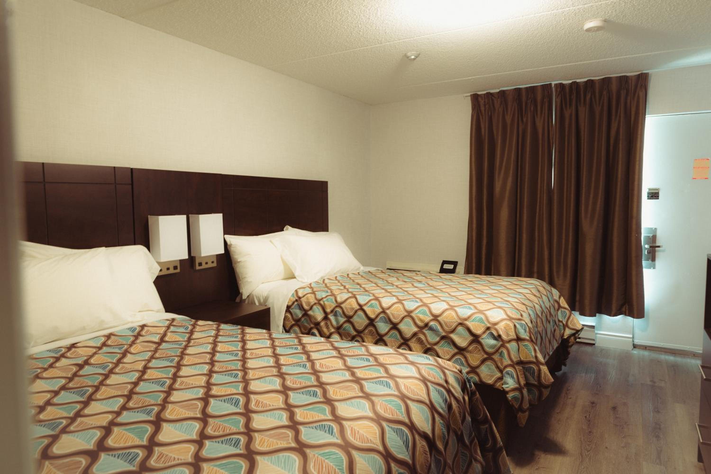 Deluxe Inn — photo 48