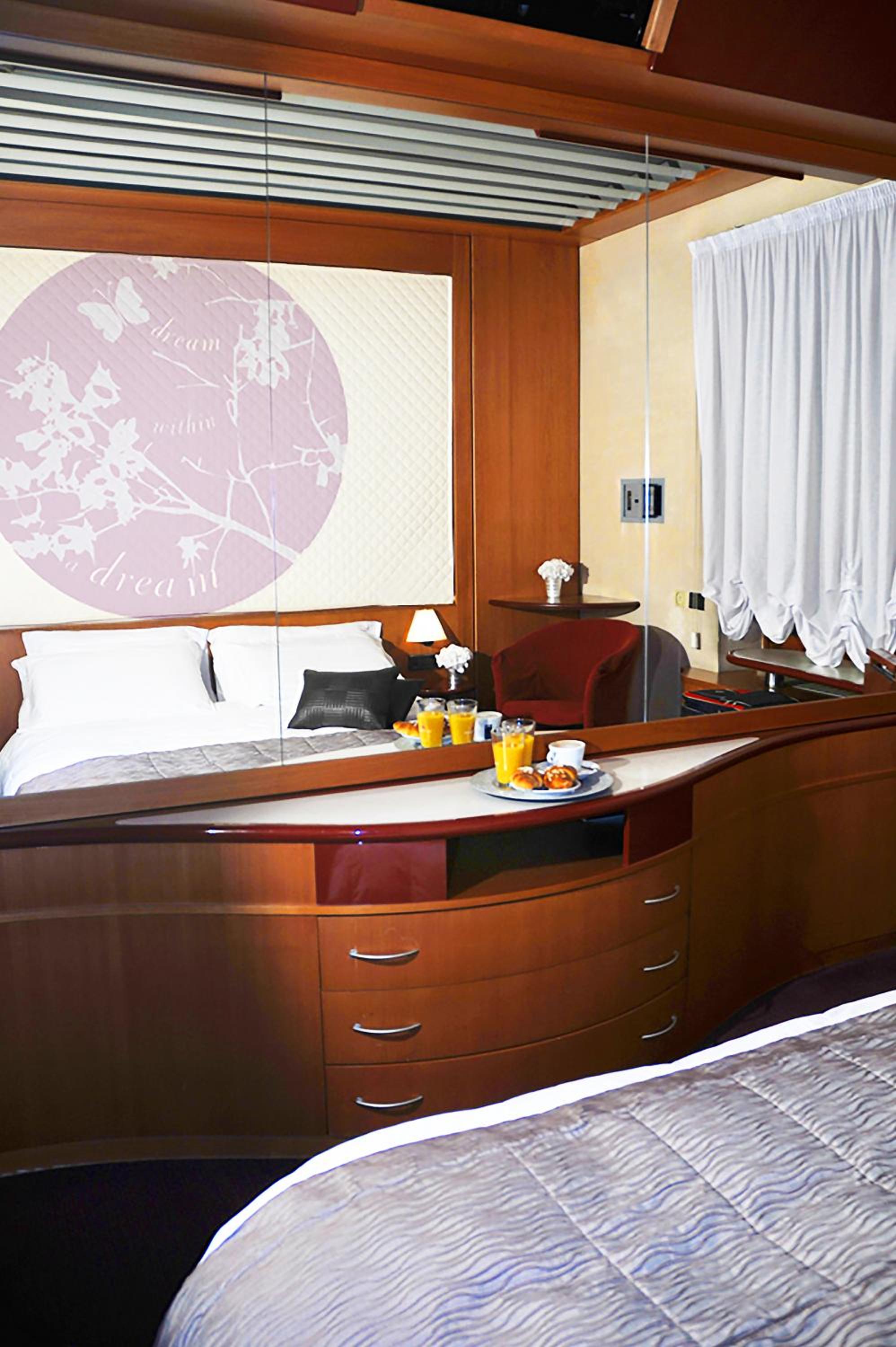 Twin Room - Photo 4