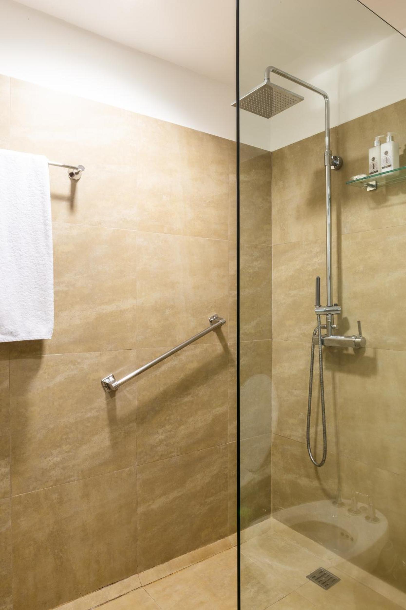 Signature Twin Room photo 2