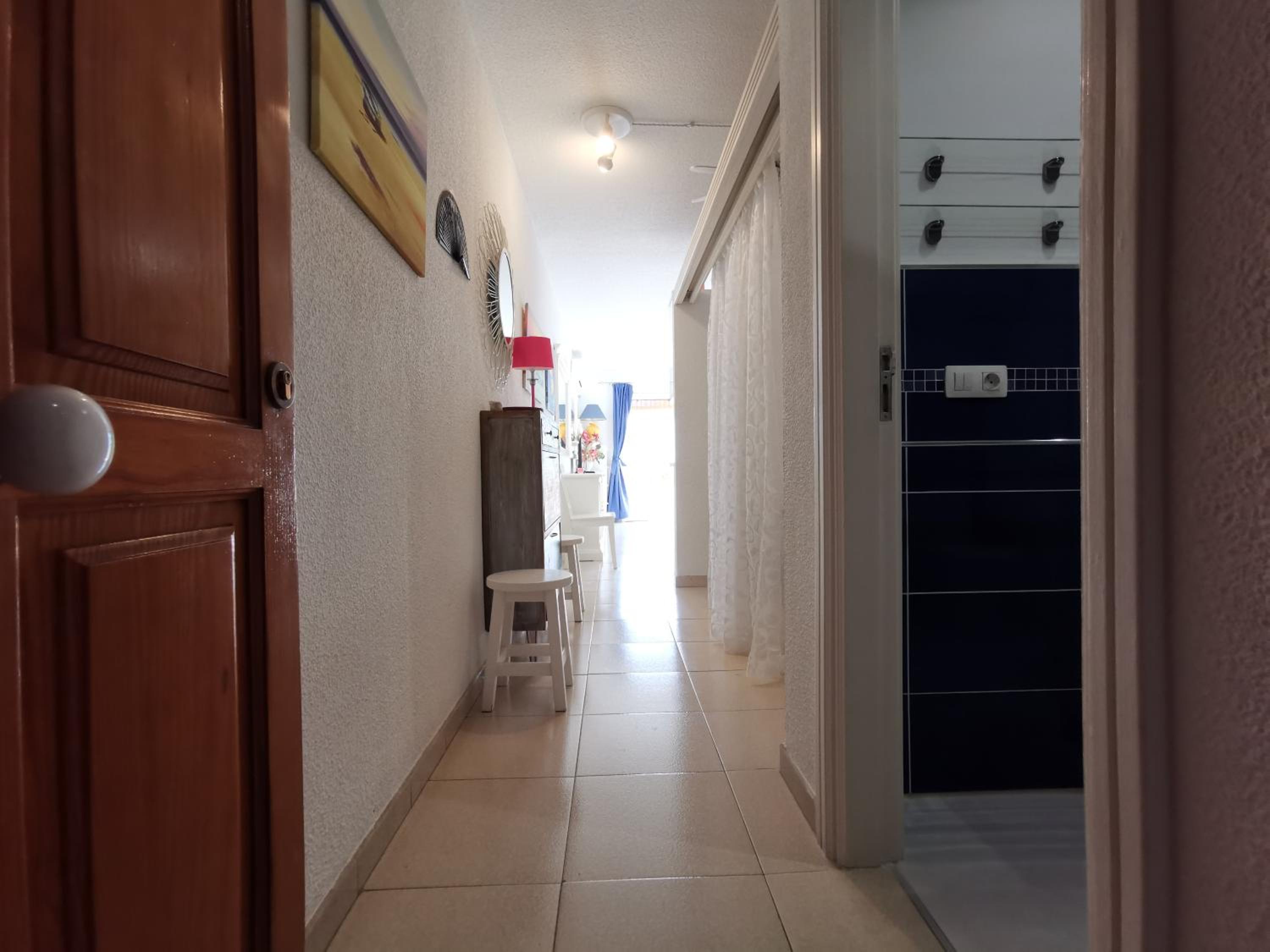 Apartamento con Terraza y Vista Lateral al Mar