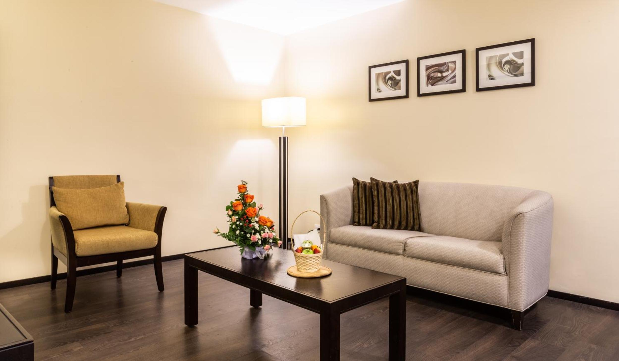 Deluxe Suite King Room photo 3