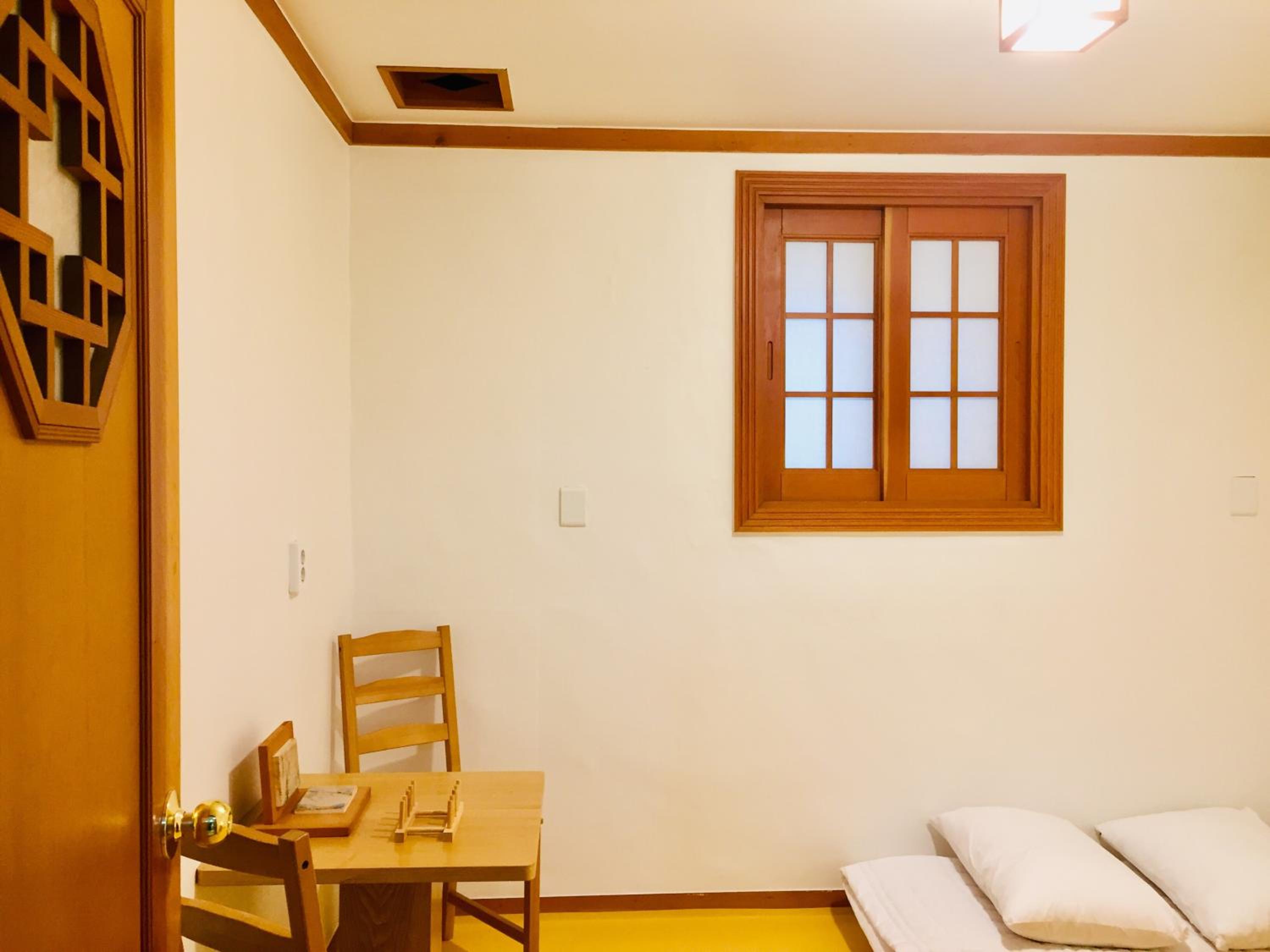 Deluxe Family Suite - Photo 16