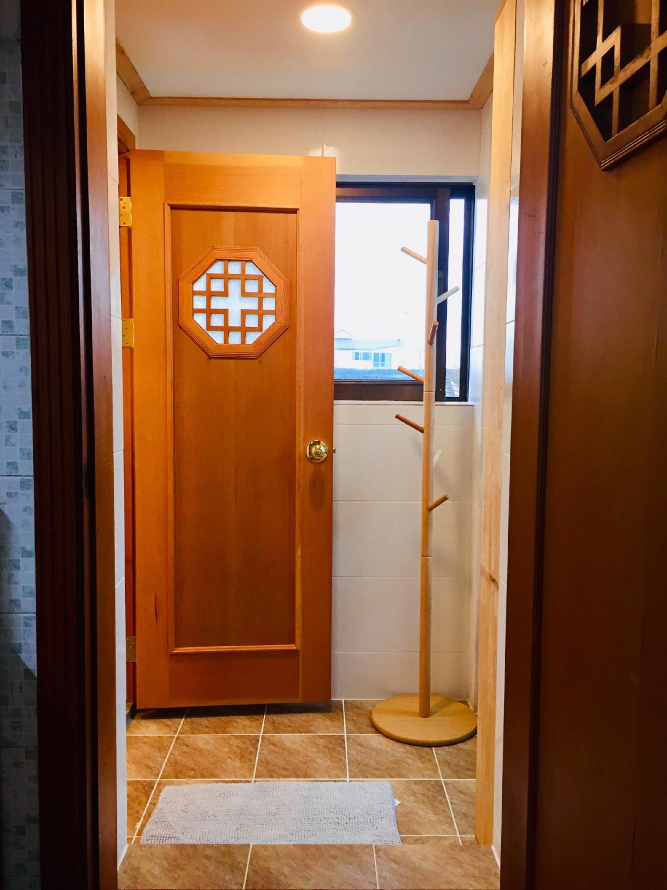 Deluxe Family Suite - Photo 18