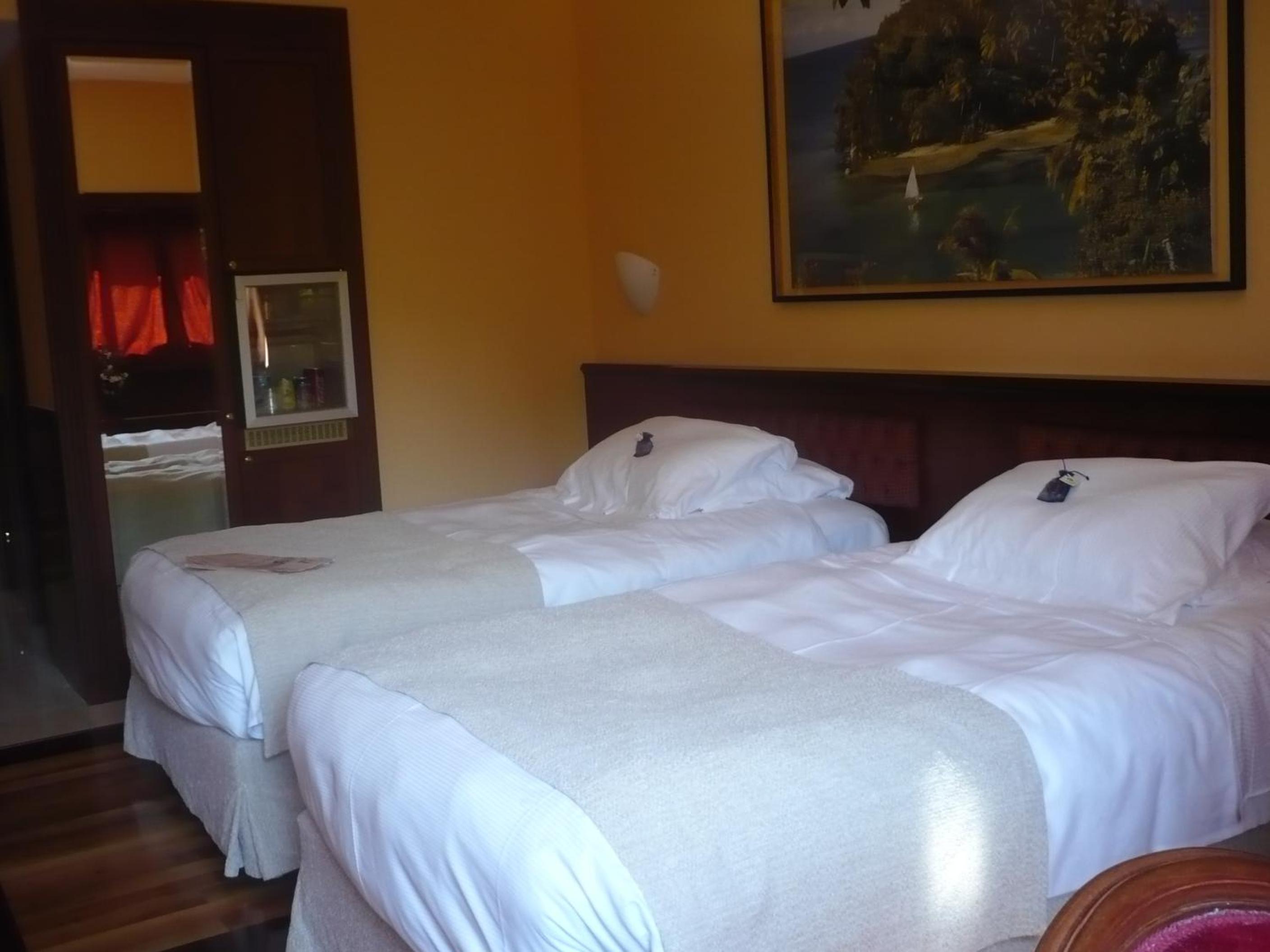 Twin Room - Photo 7