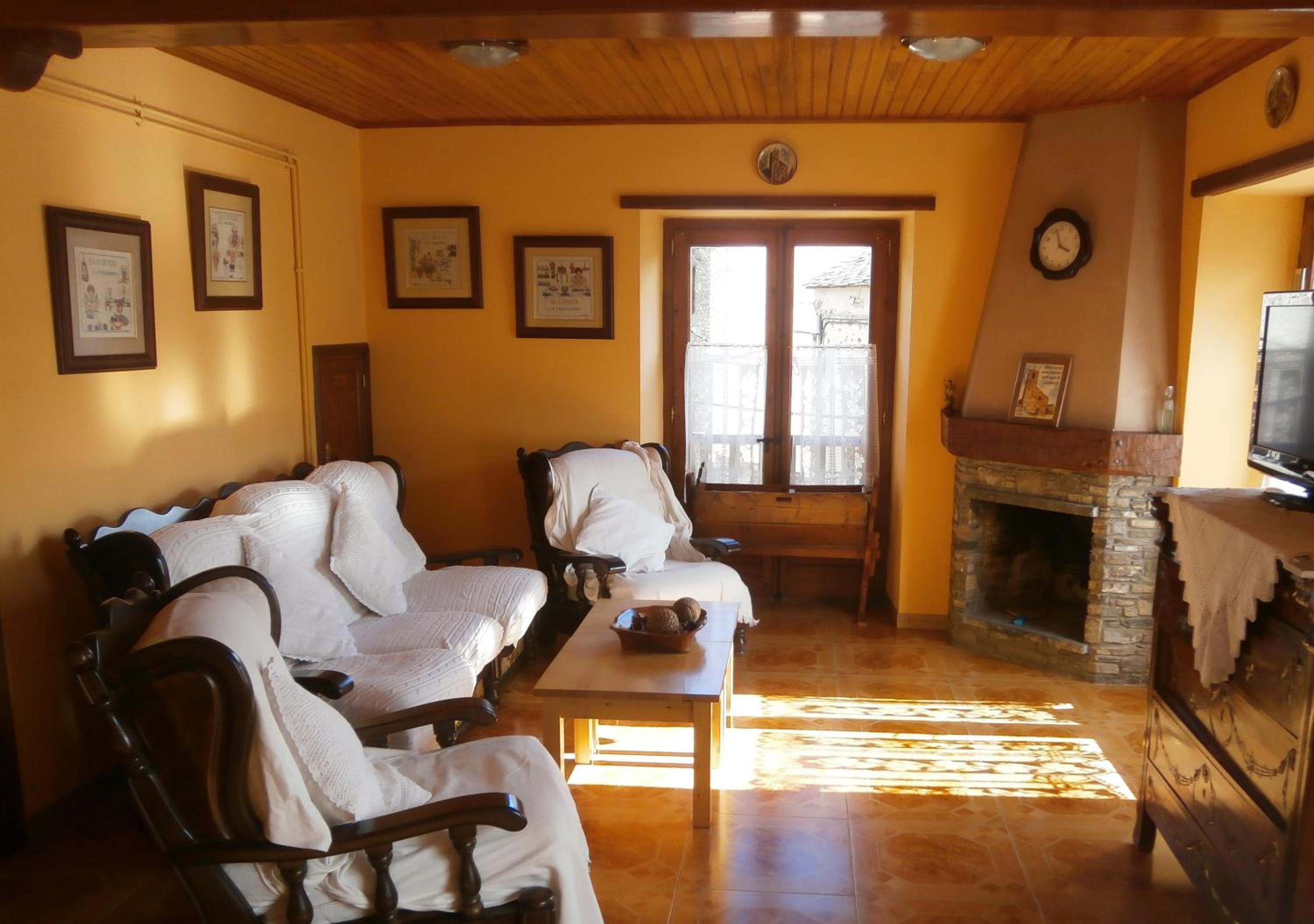 Six-Bedroom House photo 2