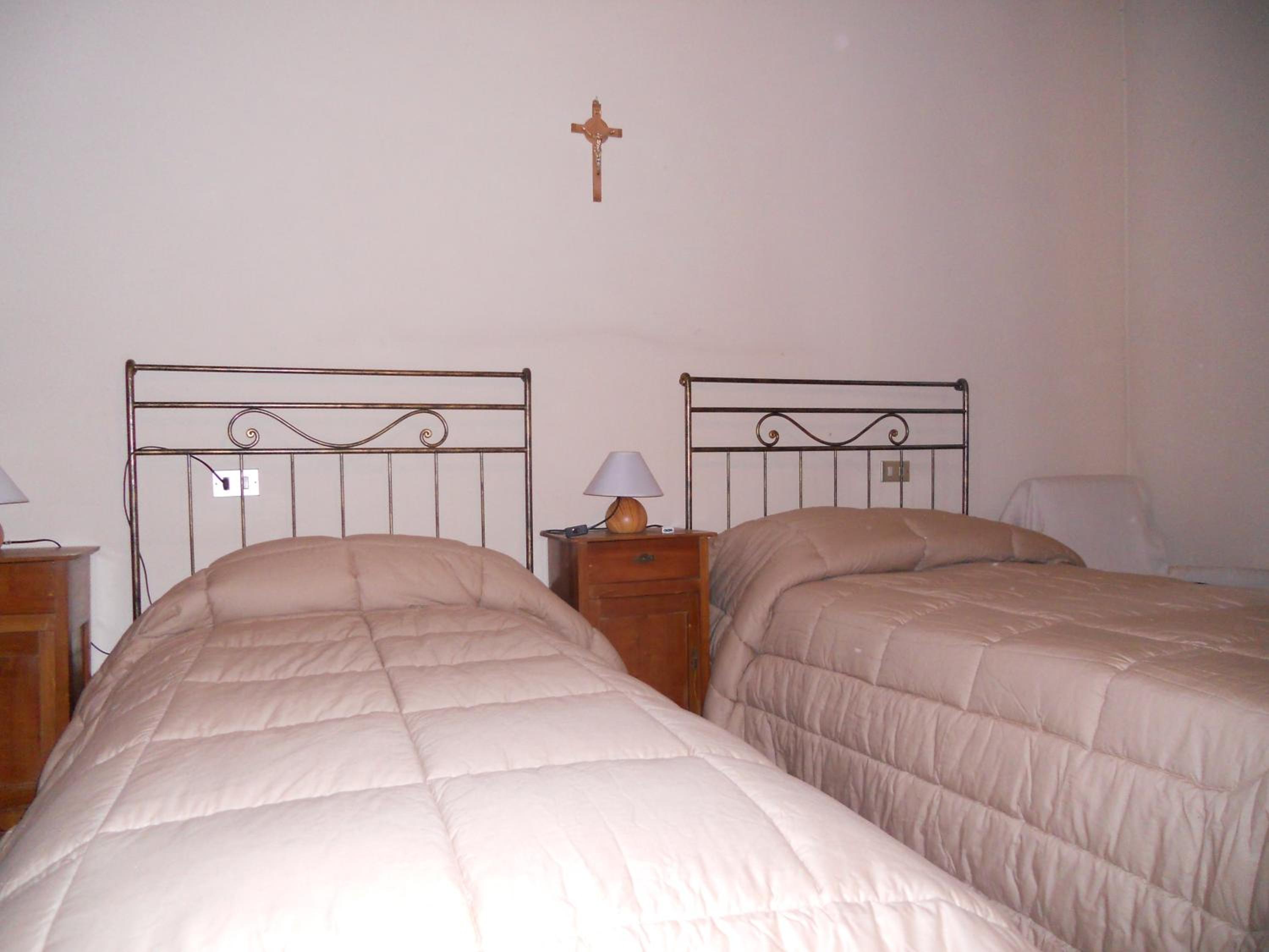 Twin Room with Bathroom photo 3