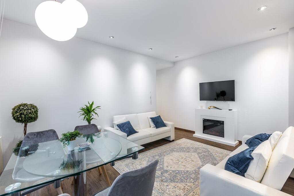 Two-Bedroom Apartment - Photo 19