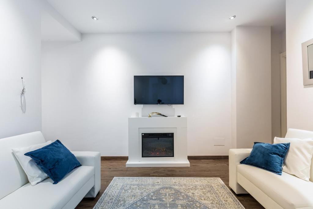 Two-Bedroom Apartment - Photo 11