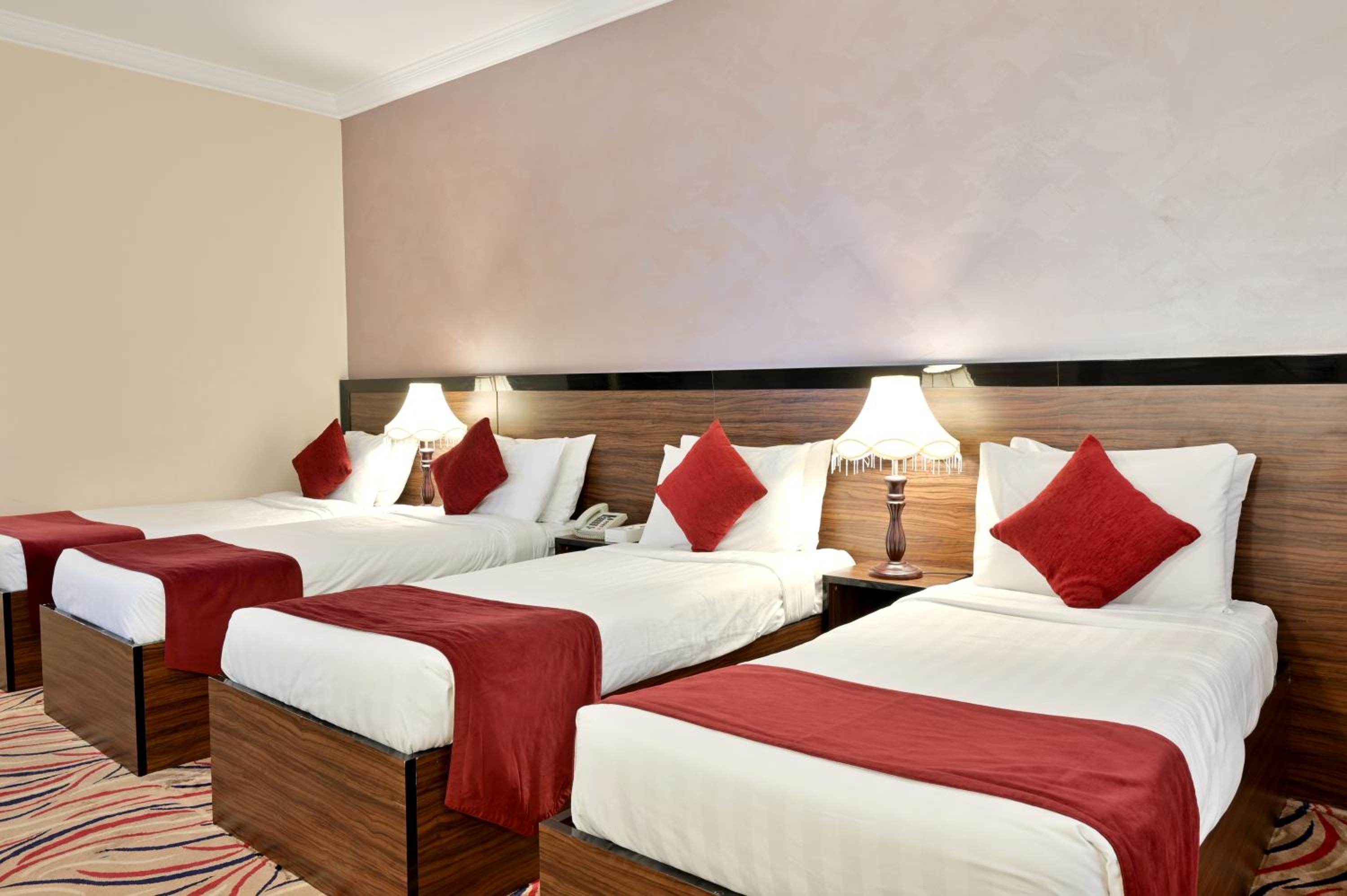 Quadruple Room - Photo 5