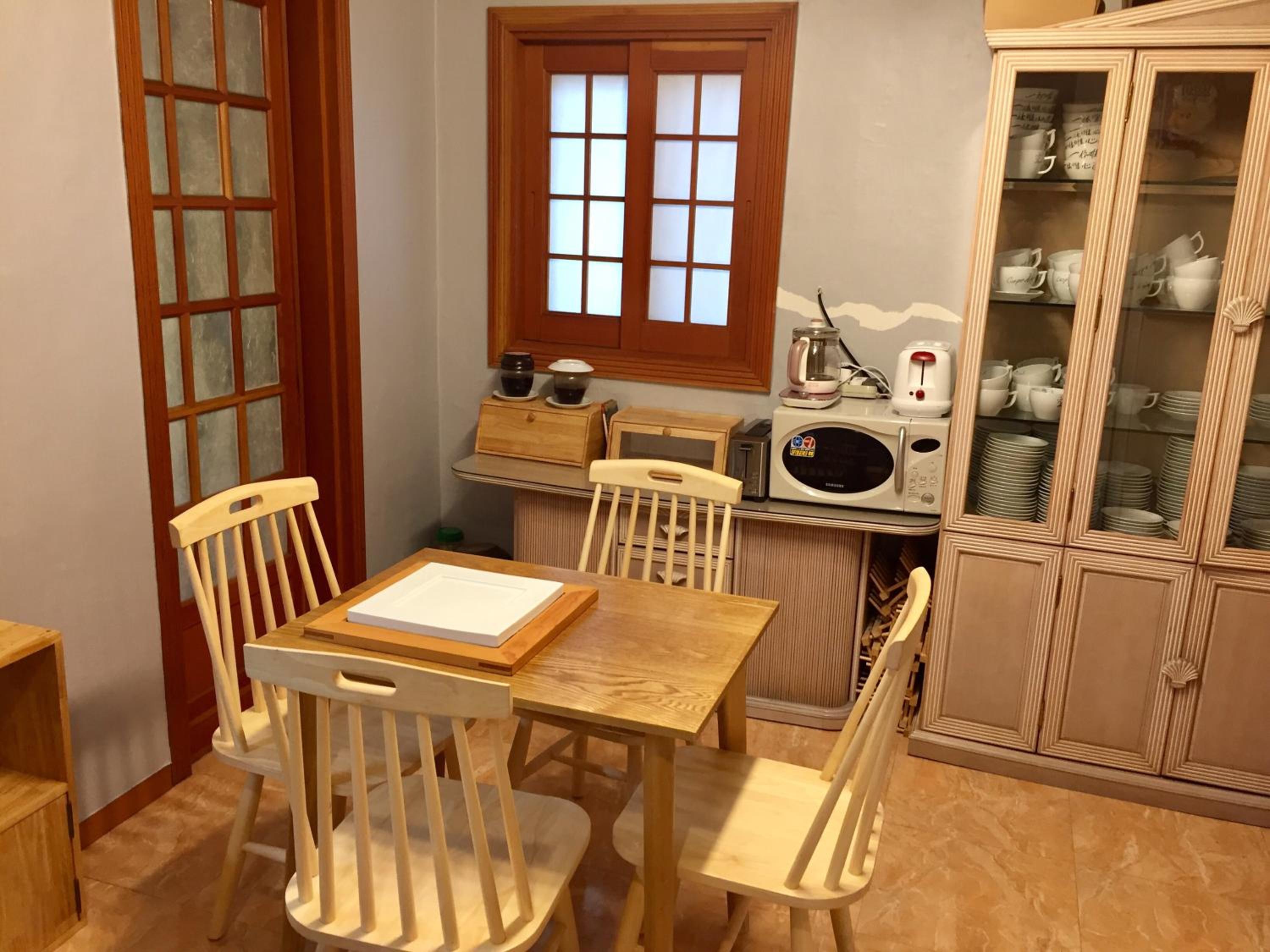 Deluxe Family Suite - Photo 15