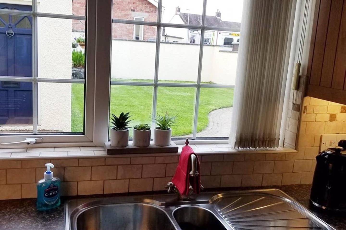 Three-Bedroom House photo 3