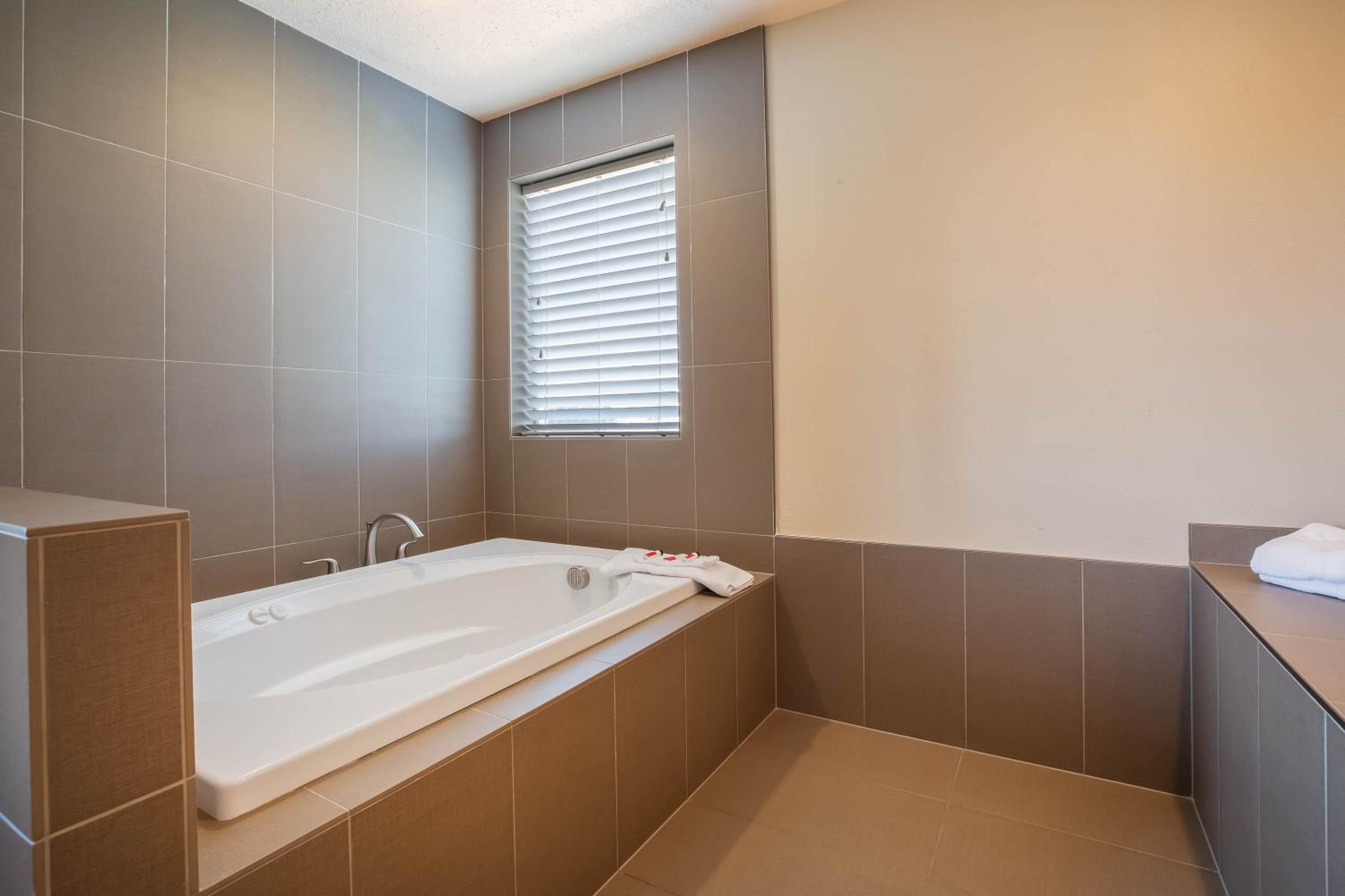 King Studio Suite - Non-Smoking - Photo 2