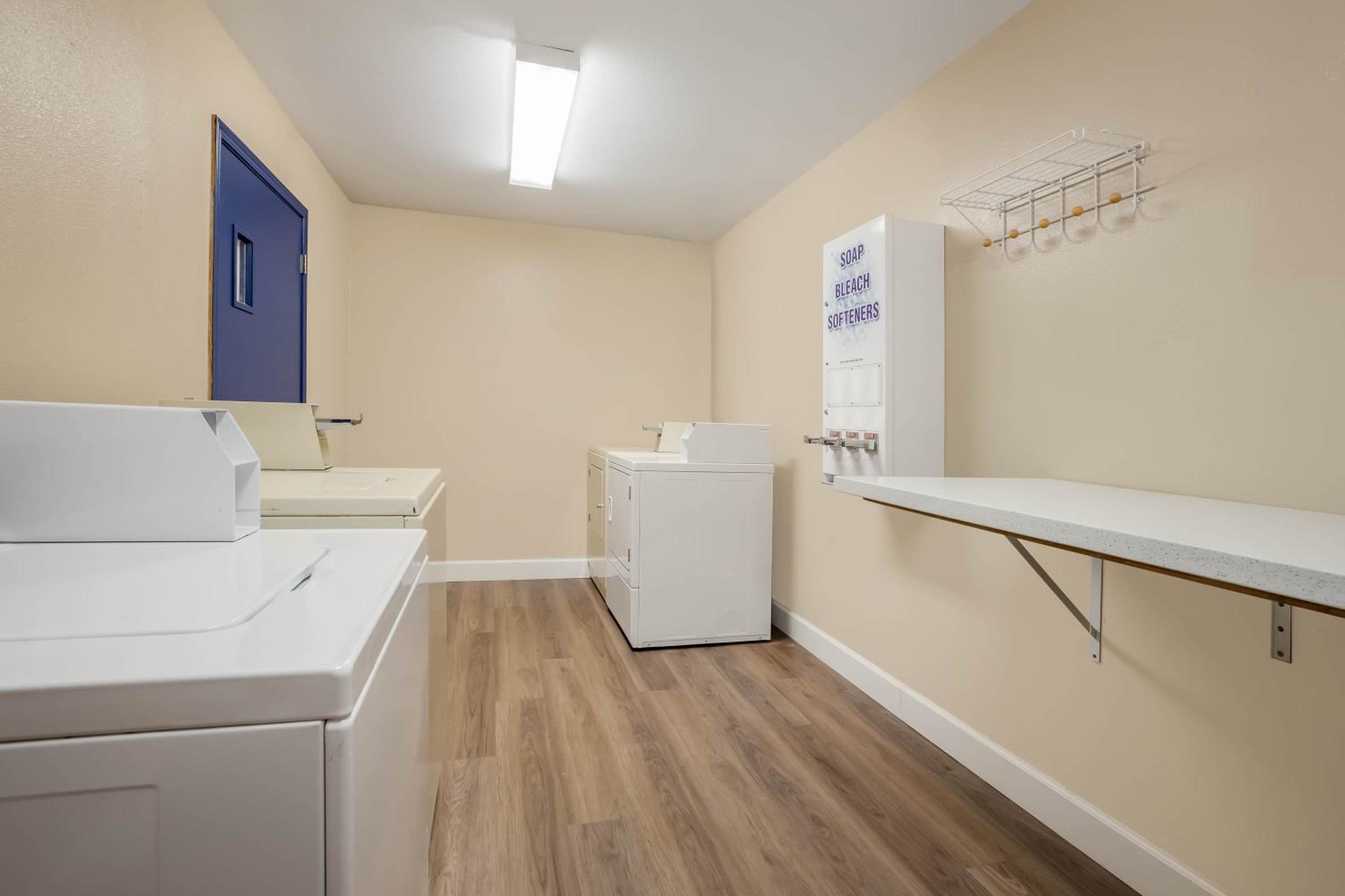Queen Room with Two Queen Beds - Disability Access/Non-Smoking - Photo 11