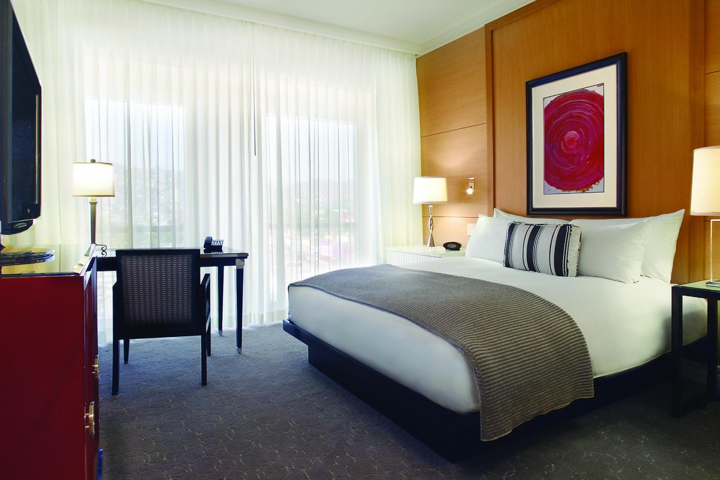 Hollywood Hill View Luxury Room, 1 king-size bed photo 3