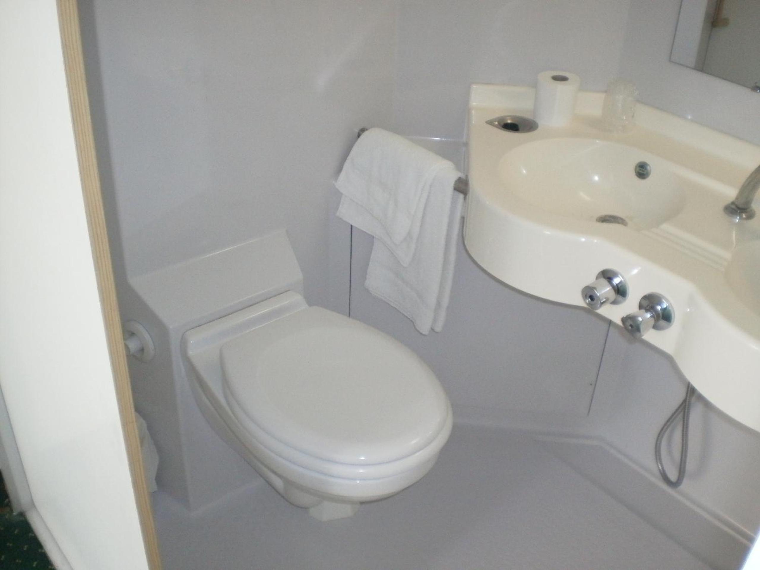Twin Room - Photo 4