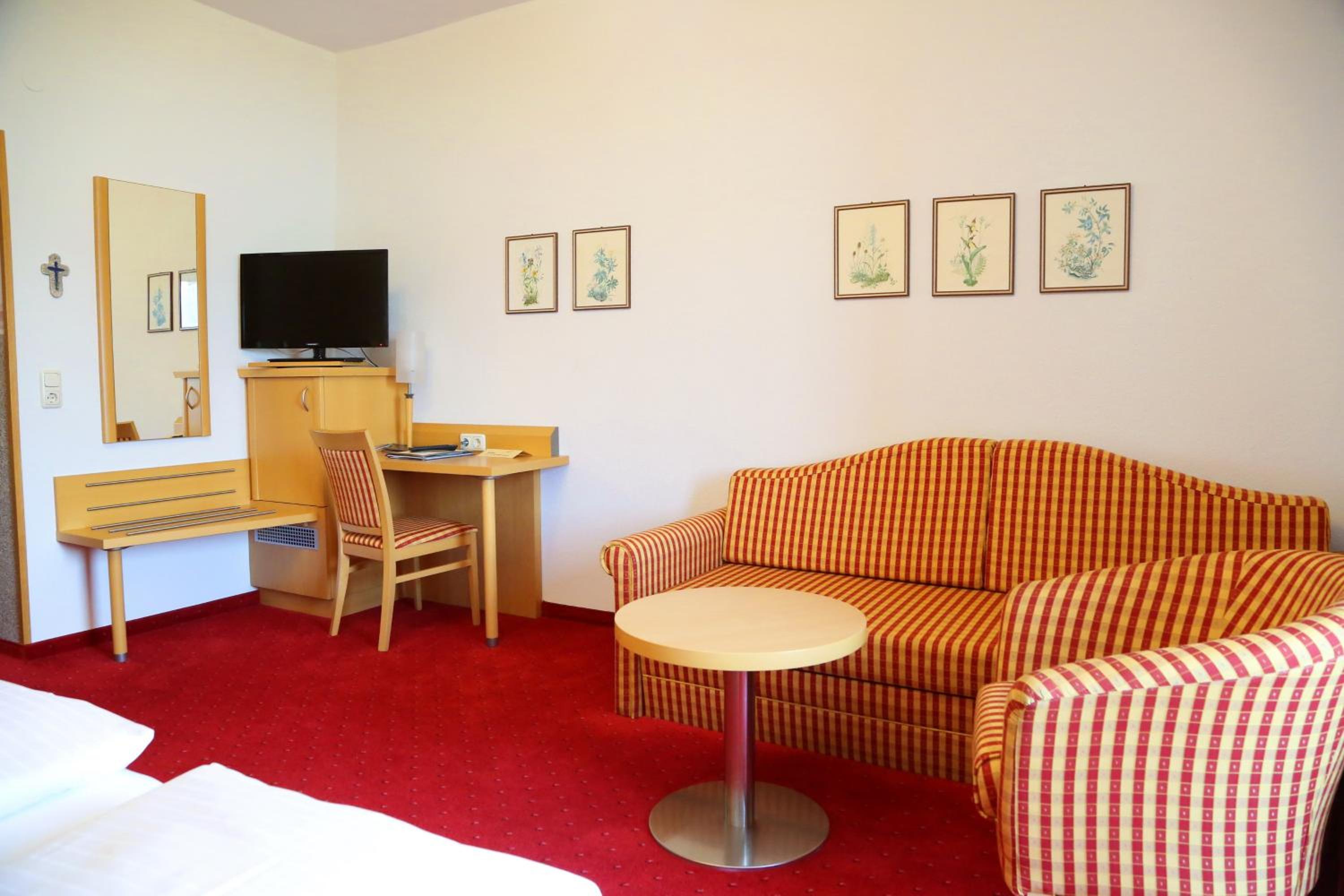Superior Double Room with Lake View - Photo 5