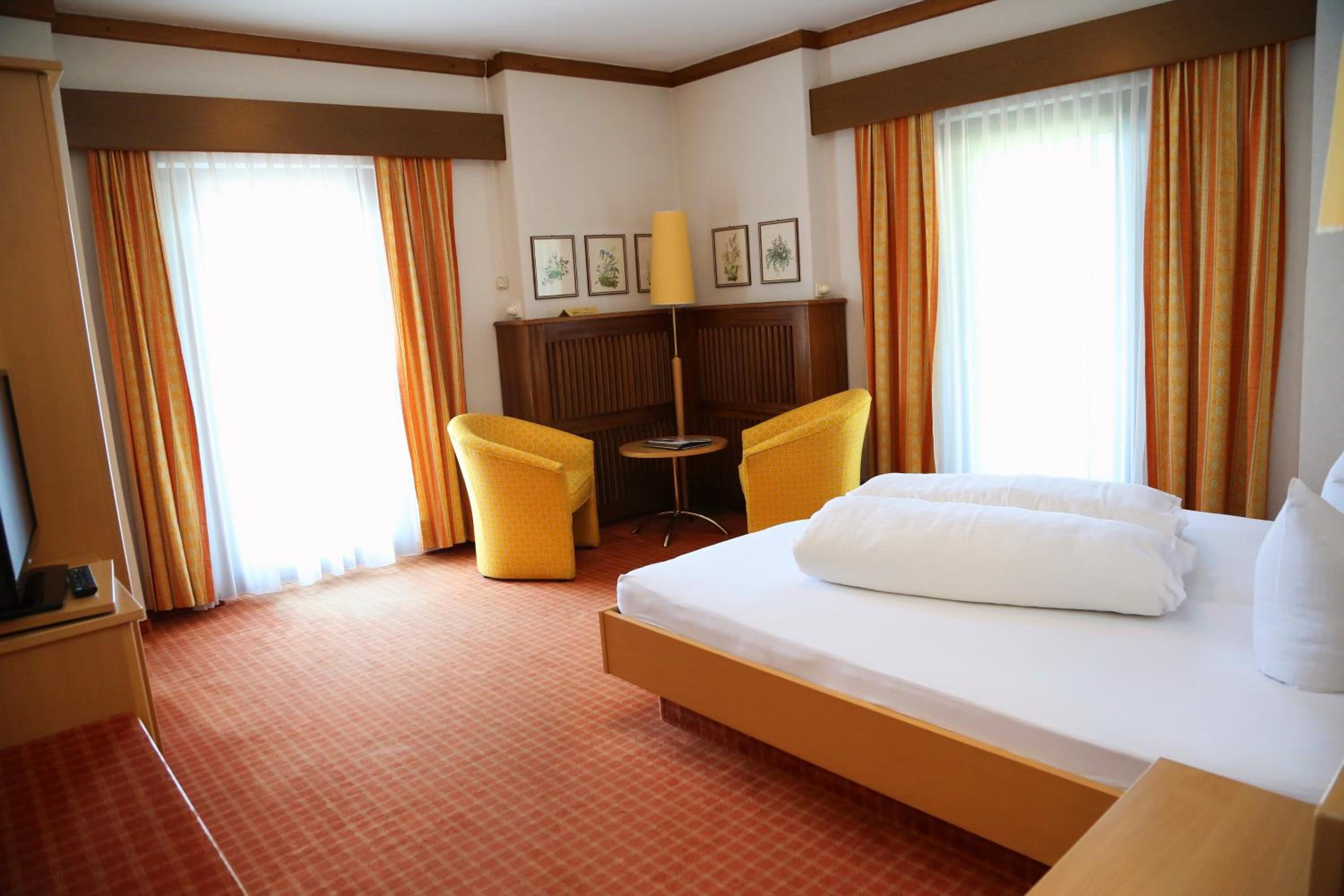 Superior Double Room with Lake View - Photo 3