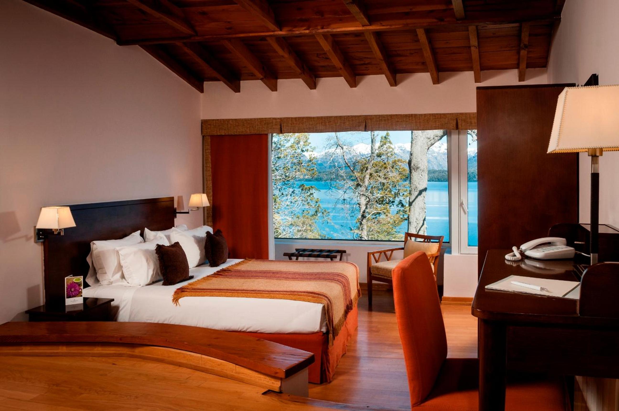 Deluxe Suite with Lake View