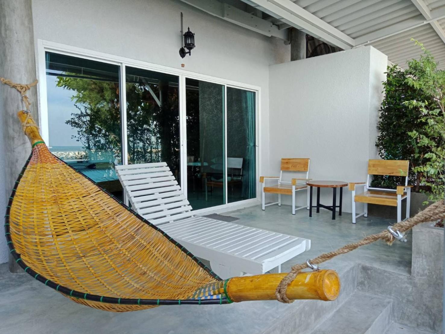Deluxe Double Room with Balcony and Sea View photo 3