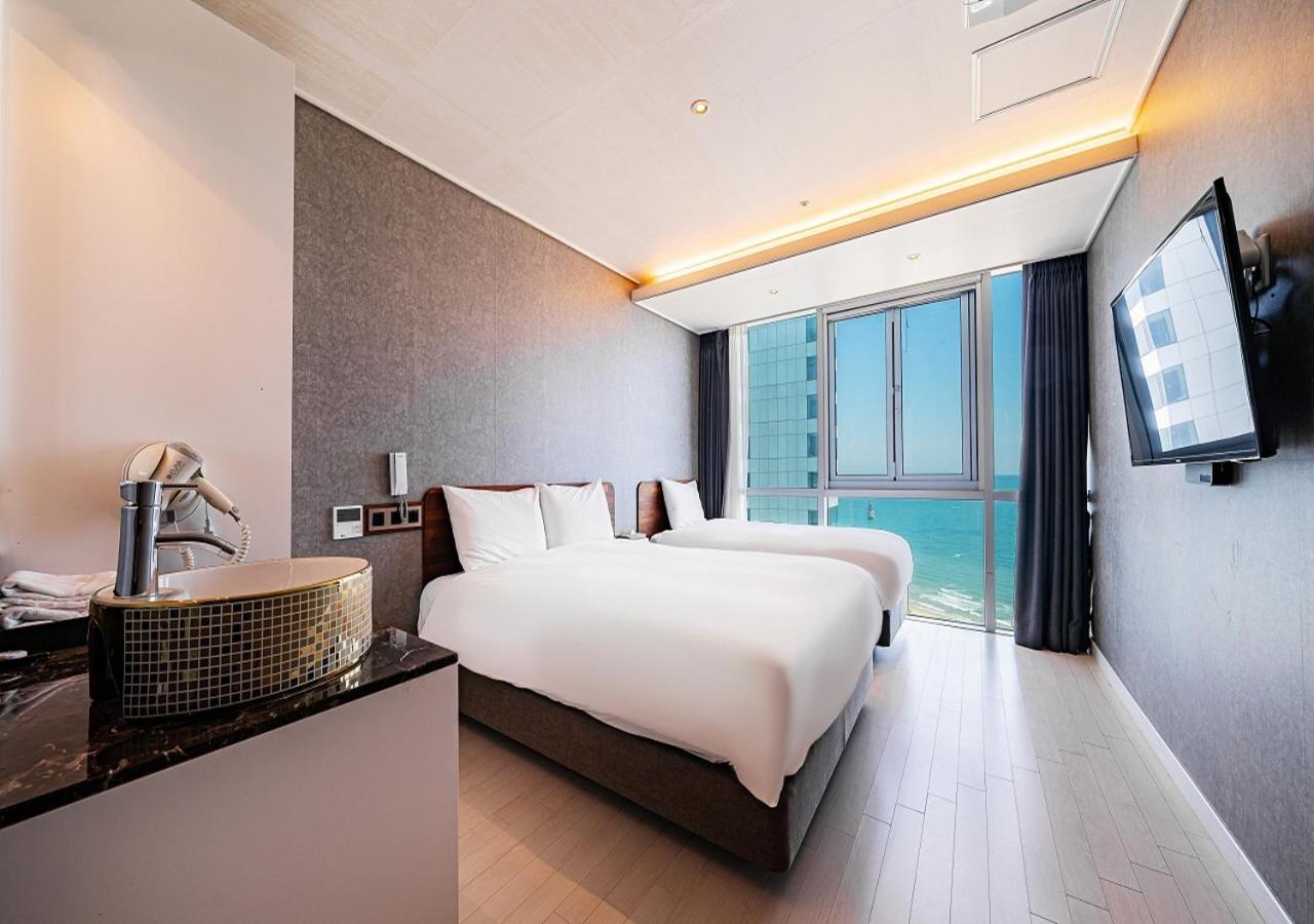 Standard Twin Room with Sea View