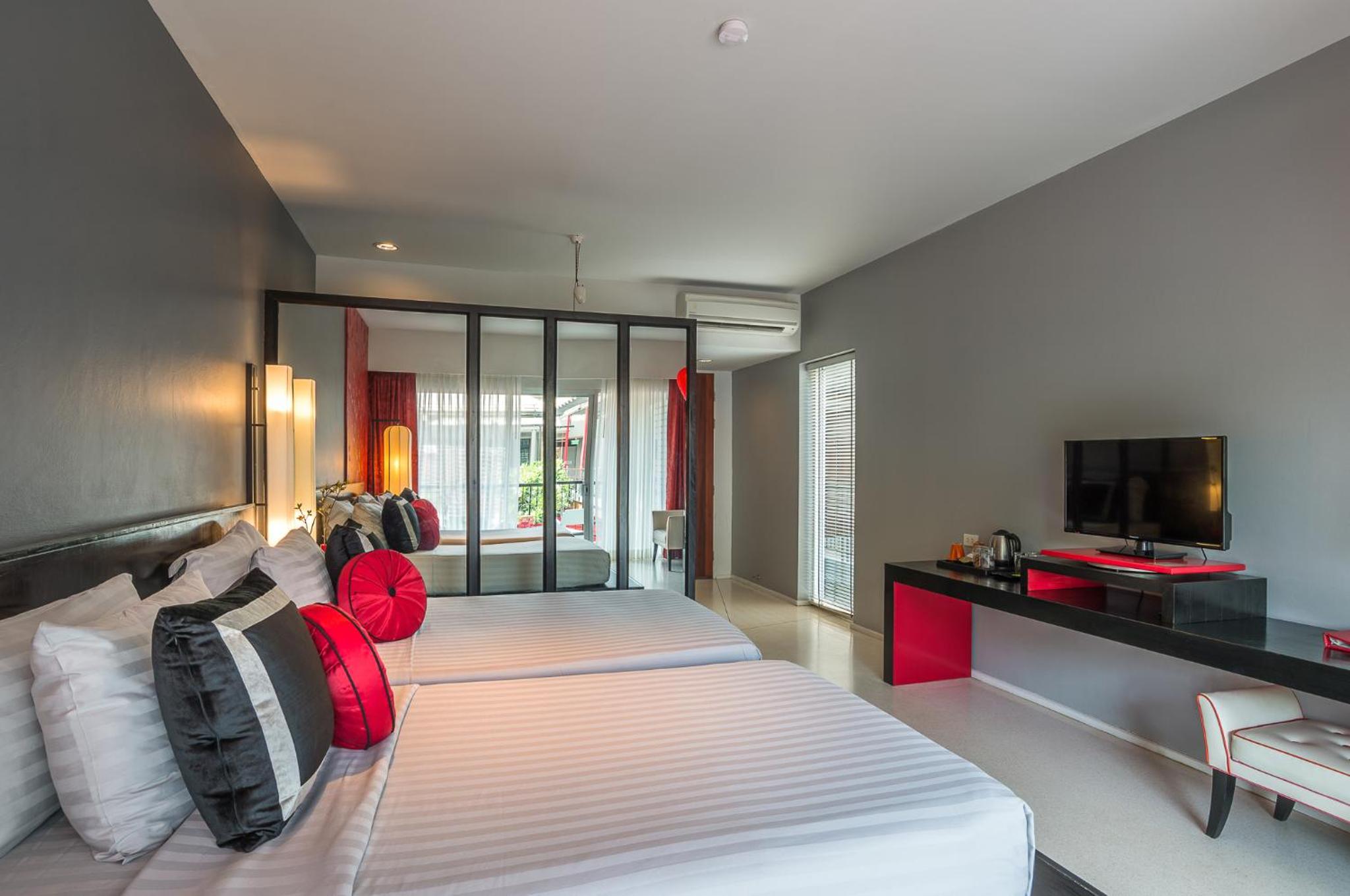 Superior Double or Twin Room with Pool View - Photo 3