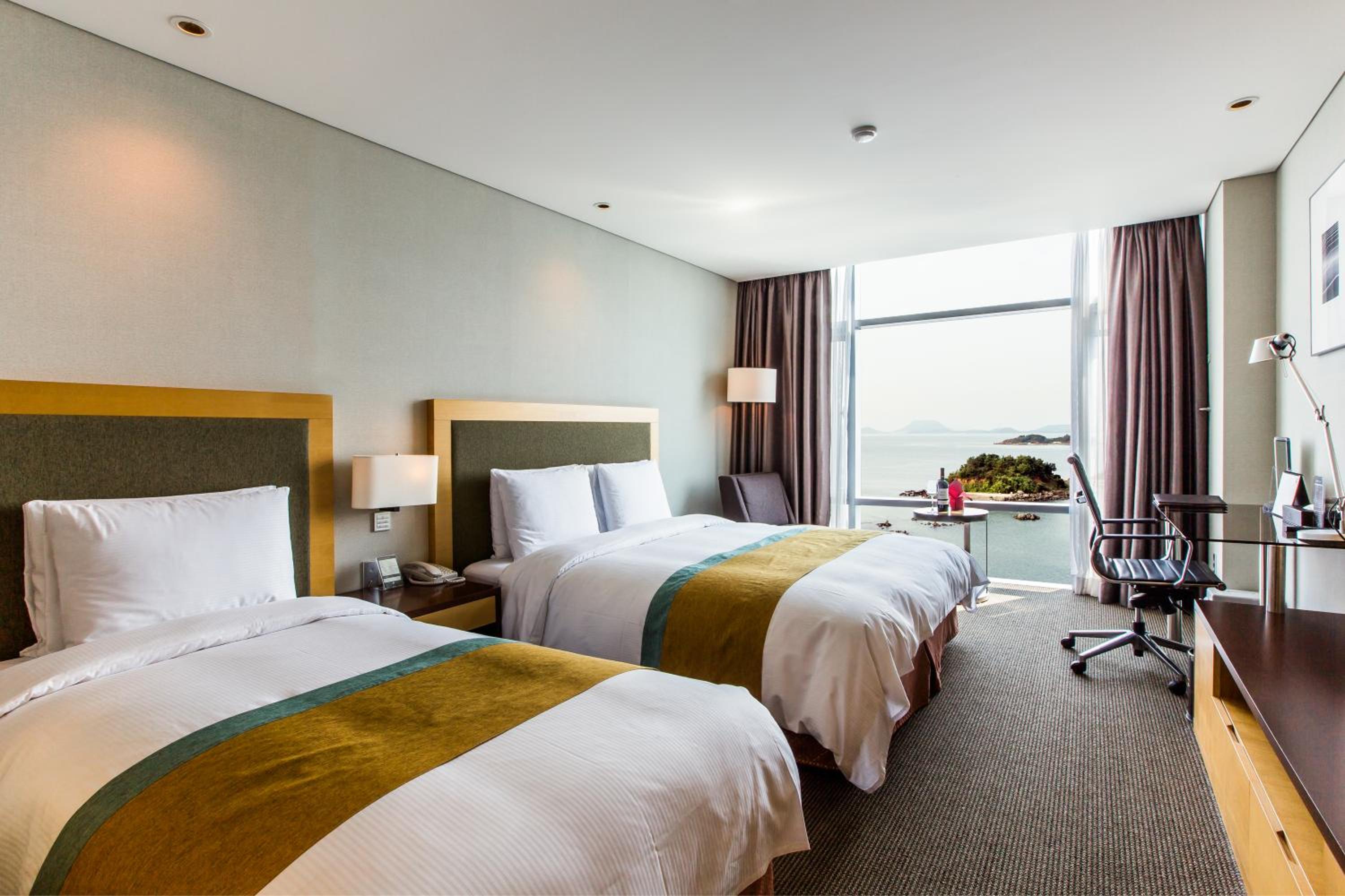 Deluxe Family Twin Room with Sea View