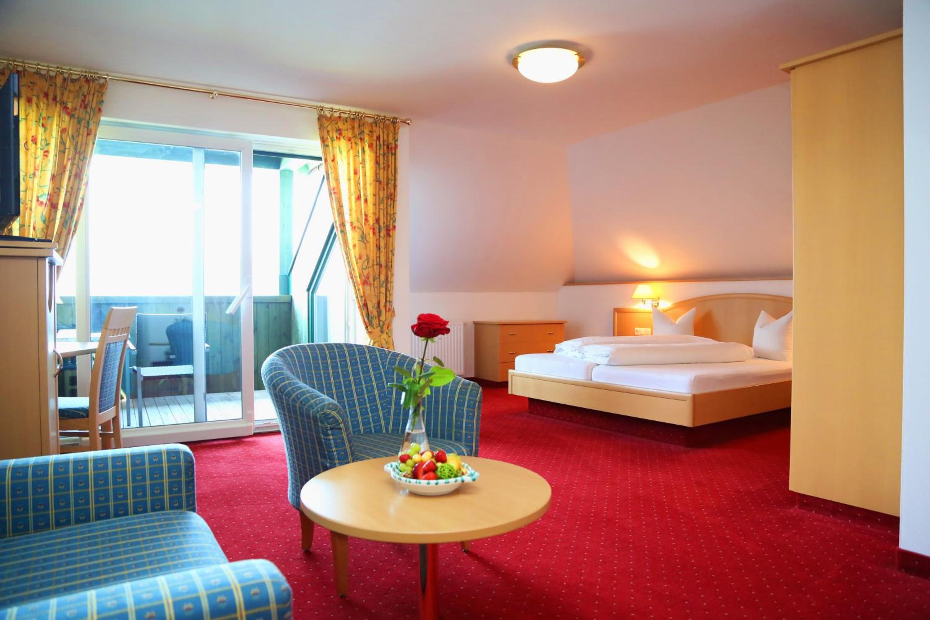 Deluxe Double Room with Lake View - Photo 6