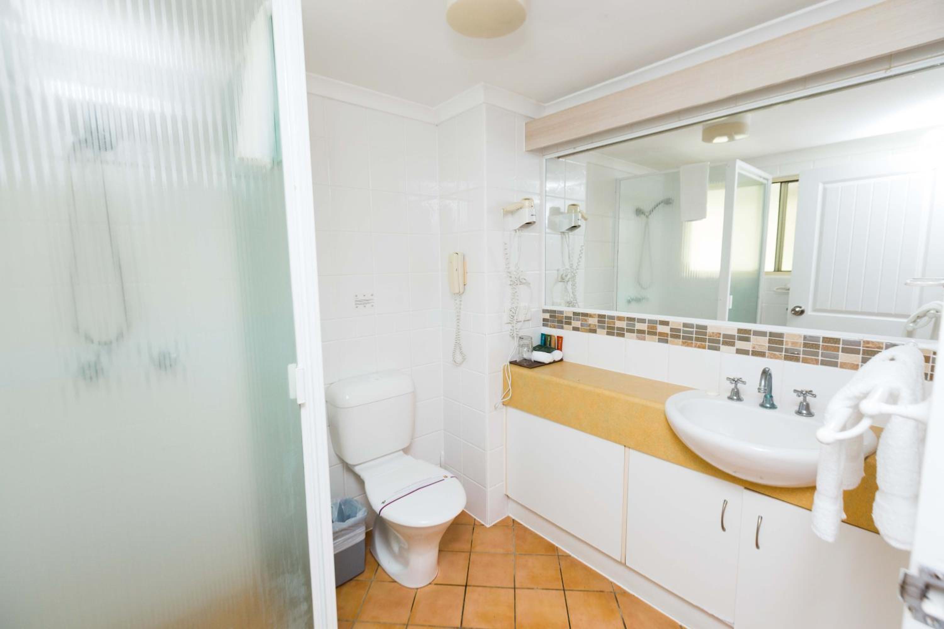 Deluxe King Room with Ocean View photo 3