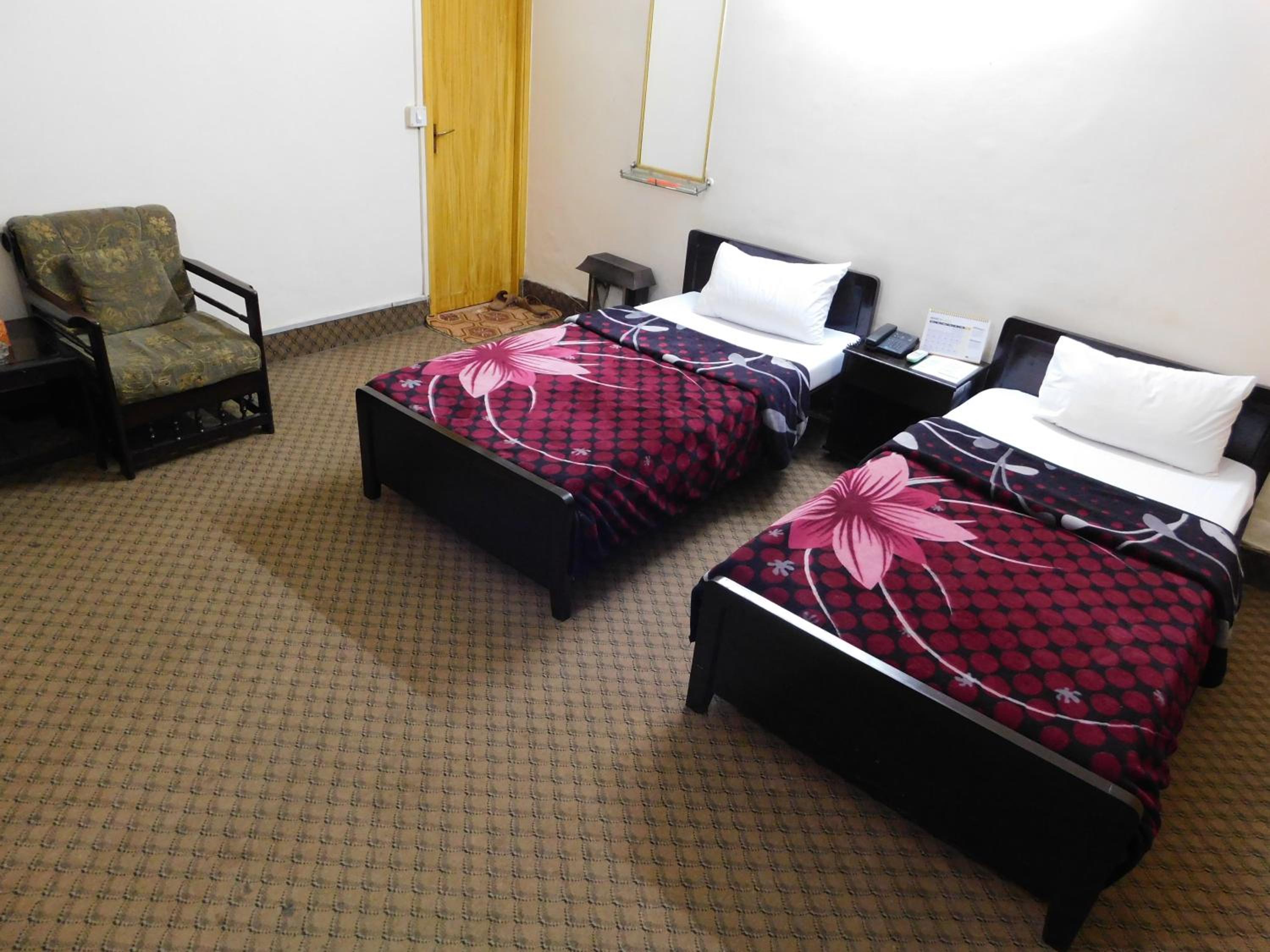 Twin Room - Photo 7