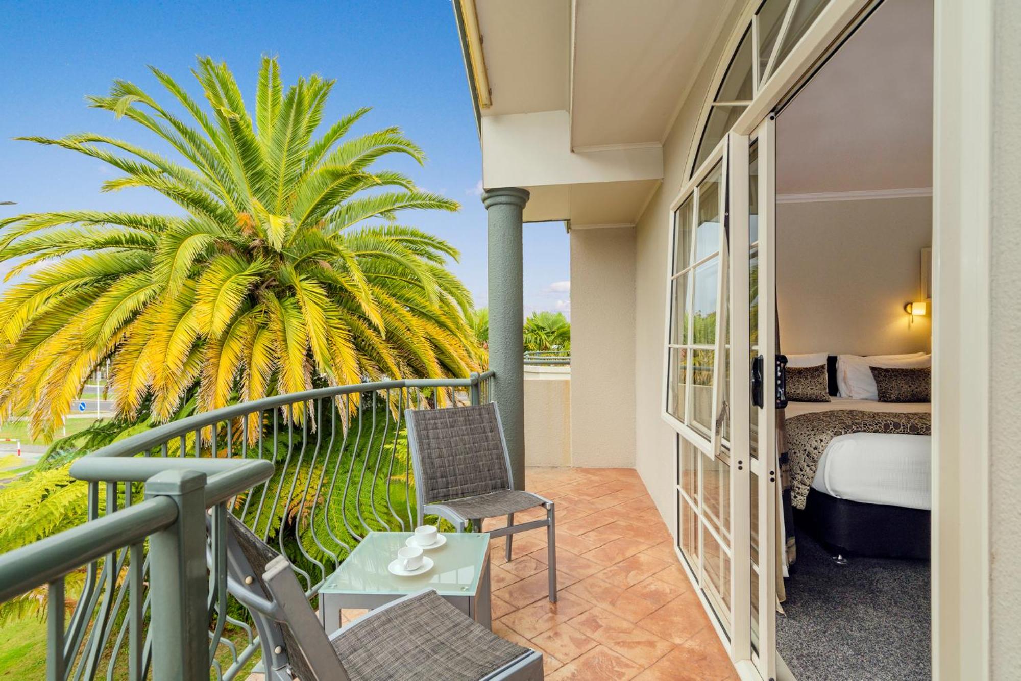Executive Studio with Spa Pool - Photo 15